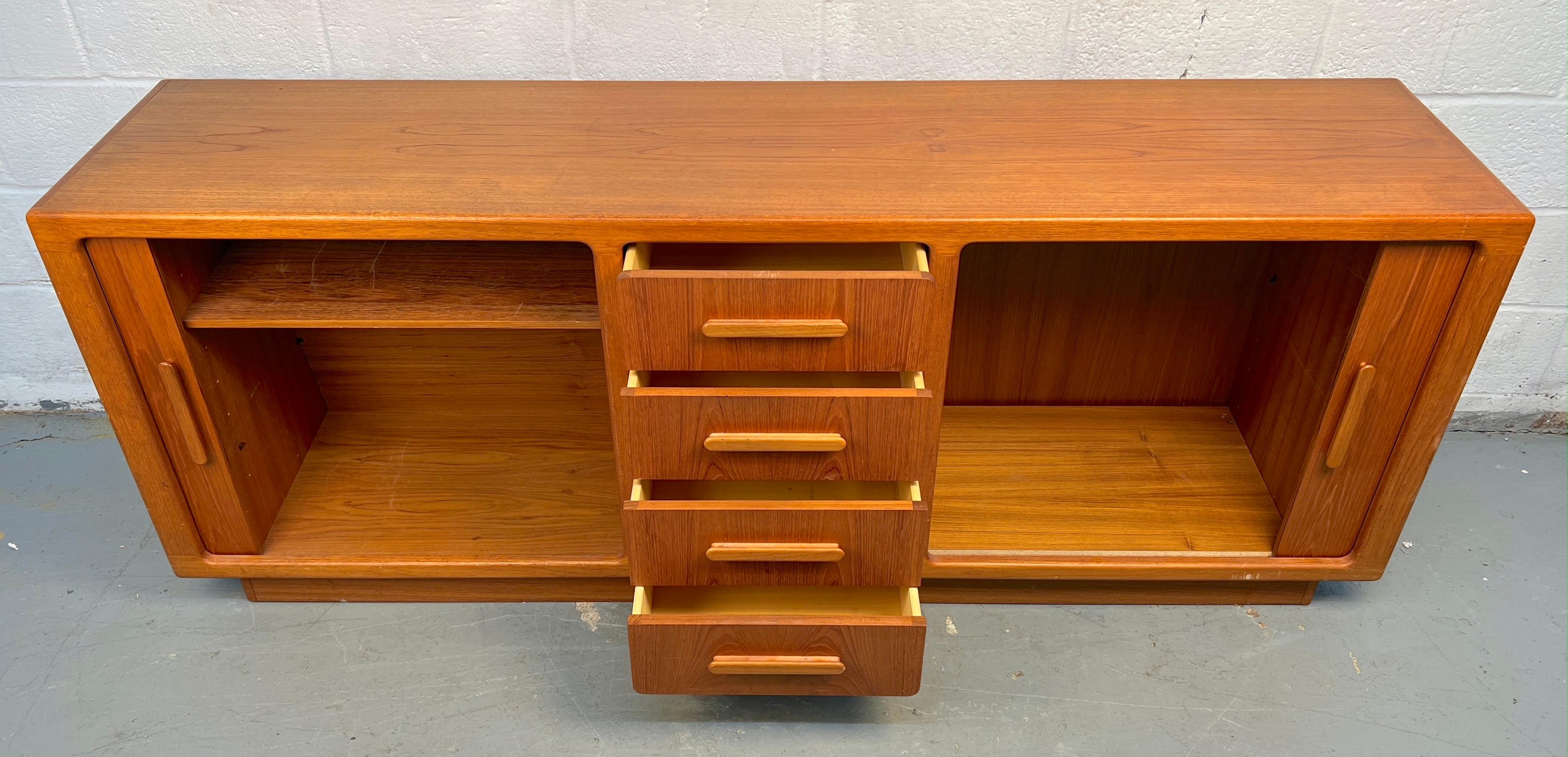 Server in teak danese moderno di metà secolo in vendita 1