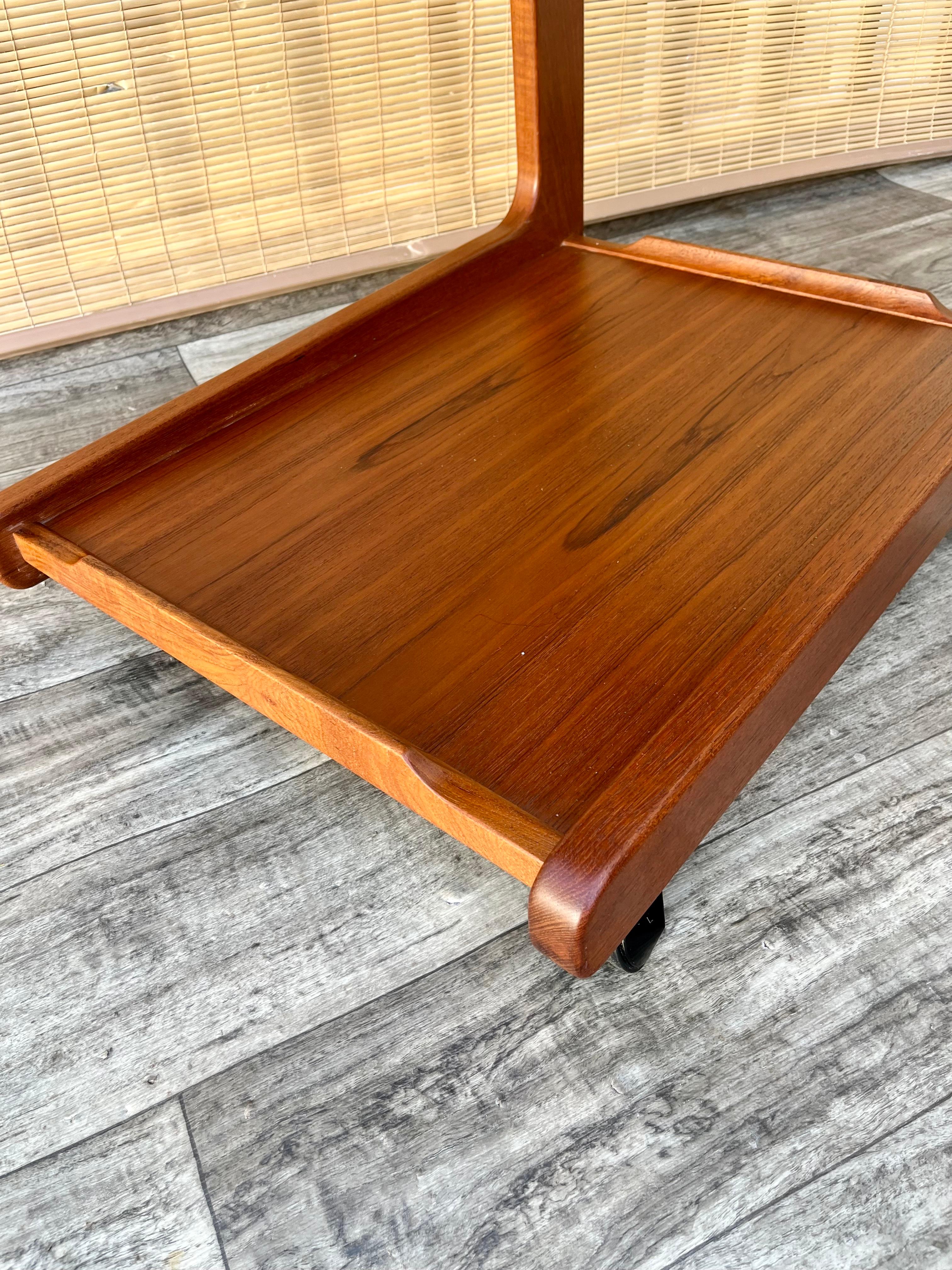 Dänischer Servierwagen aus Teakholz, Mid-Century Modern, ca. 1960er Jahre im Angebot 7