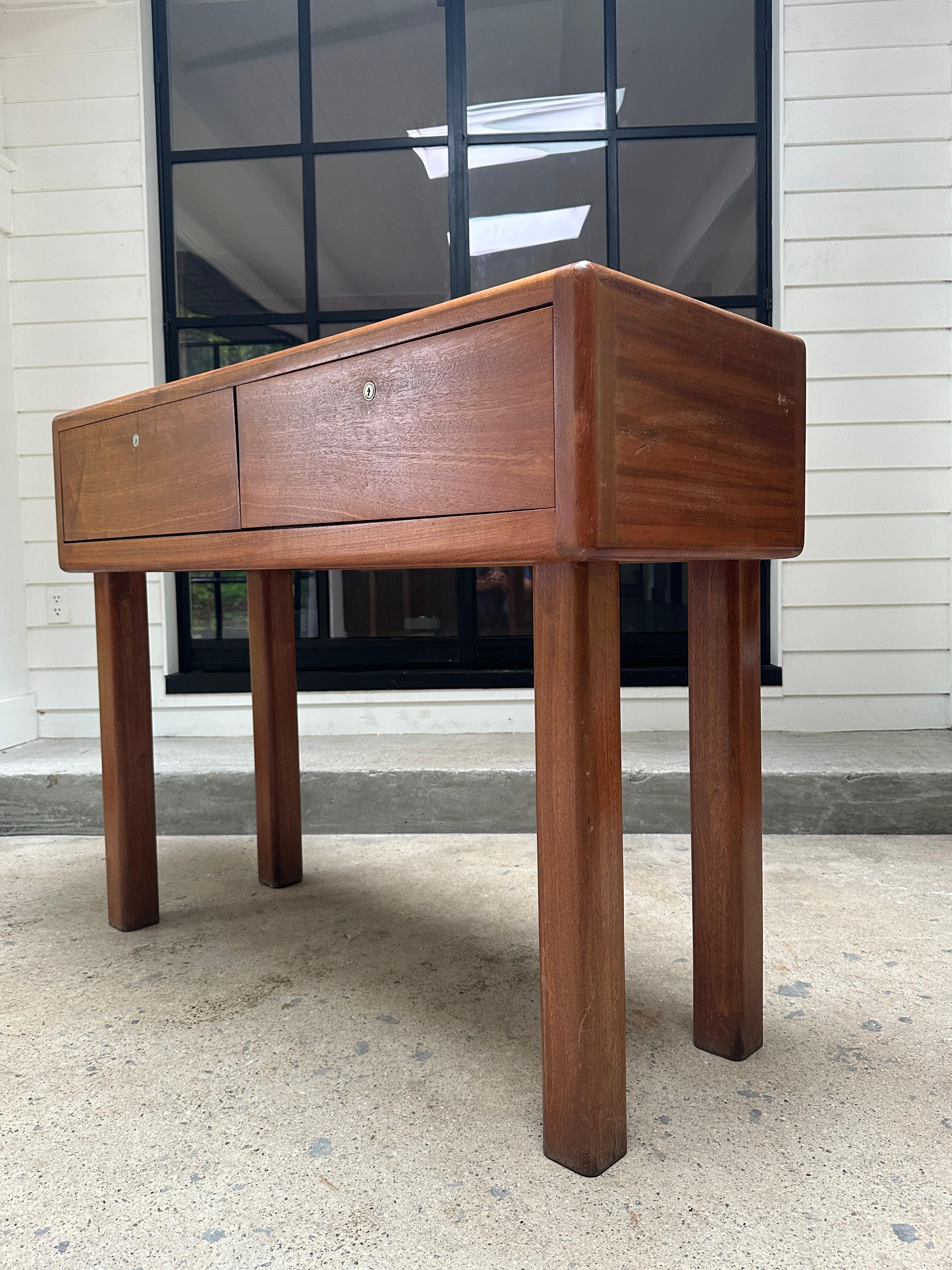 Mid Century Modern Danish Teak showcase display In Good Condition In Asheville, NC