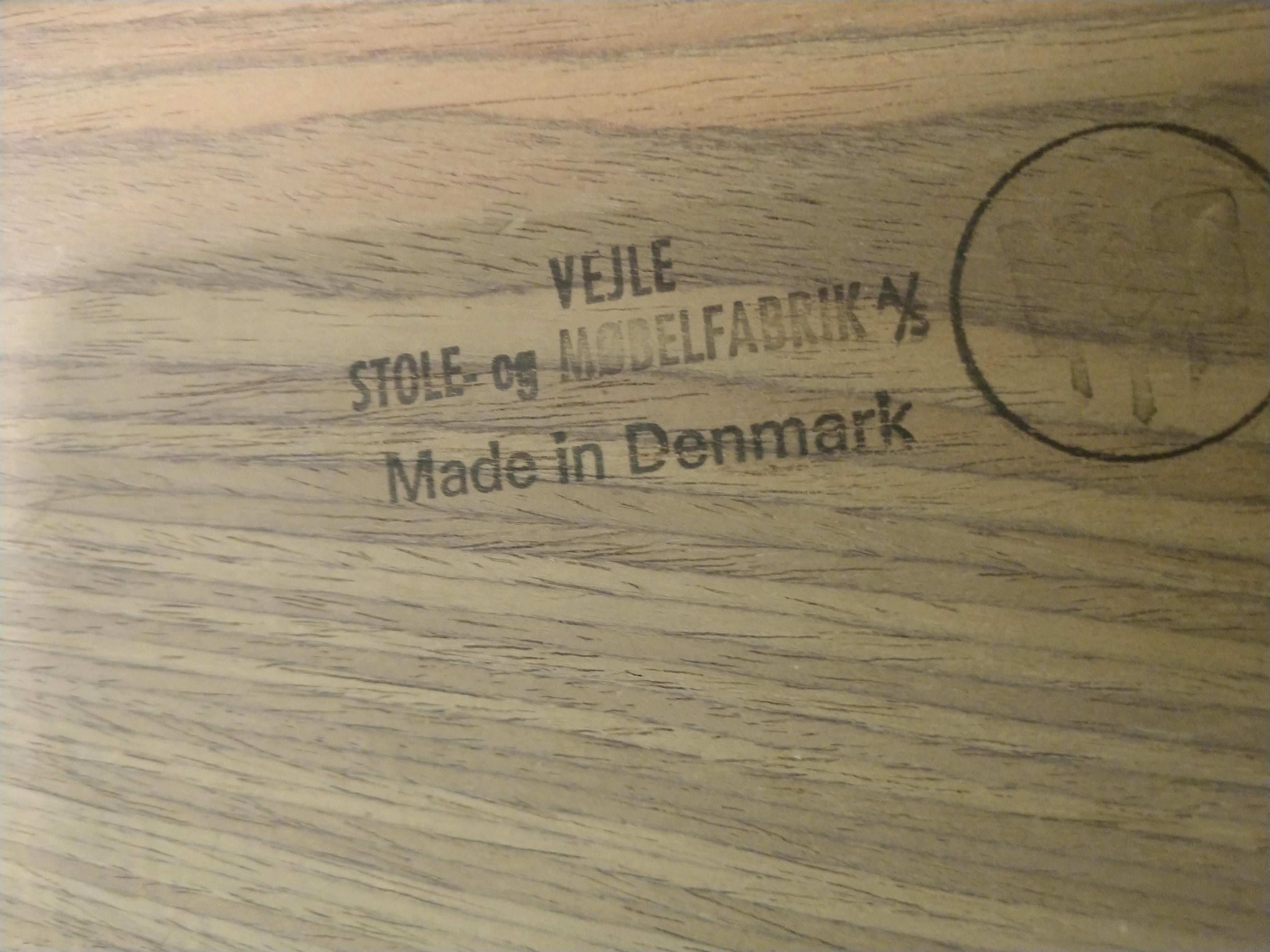 Scandinavian Modern Mid-Century Modern Danish Teak Side or End Table For Sale