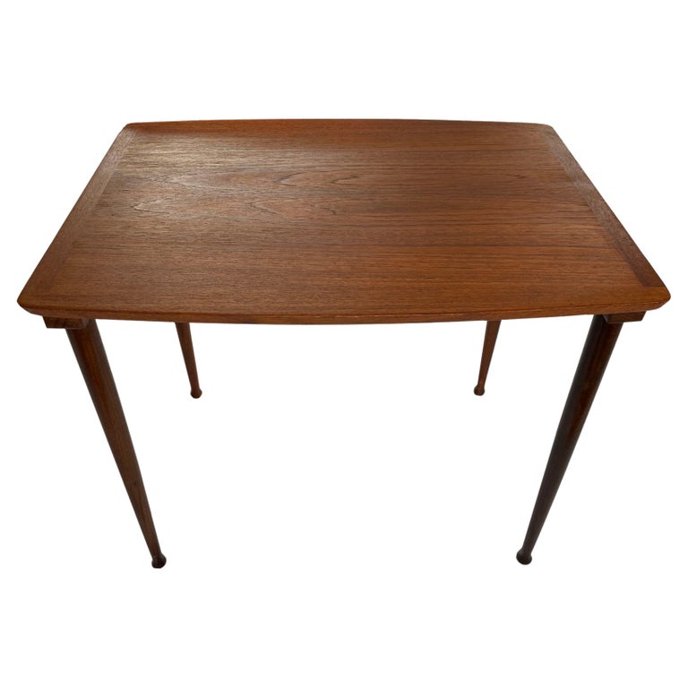 Beautiful mid-century modern teak side table with gorgeous rosewood grain pattern and cute bulb like feet by Mobelinstaria, circa 1960. Size: 17.88