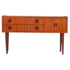 Mid Century Modern Danish Teak Sideboard / Chest of Drawers, 1960s
