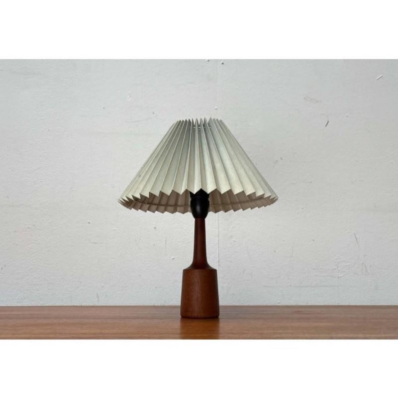 Mid-Century Modern Danish Teak Table Lamp, 1960s In Good Condition For Sale In Hamburg, DE