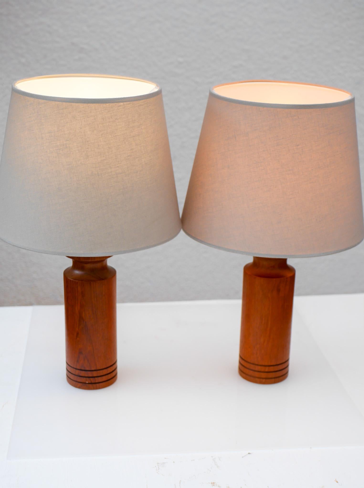 The Moderns Scandinavian vintage Teak table lamps from Denmark (lampes de table modernes en teck du Danemark) en vente 3
