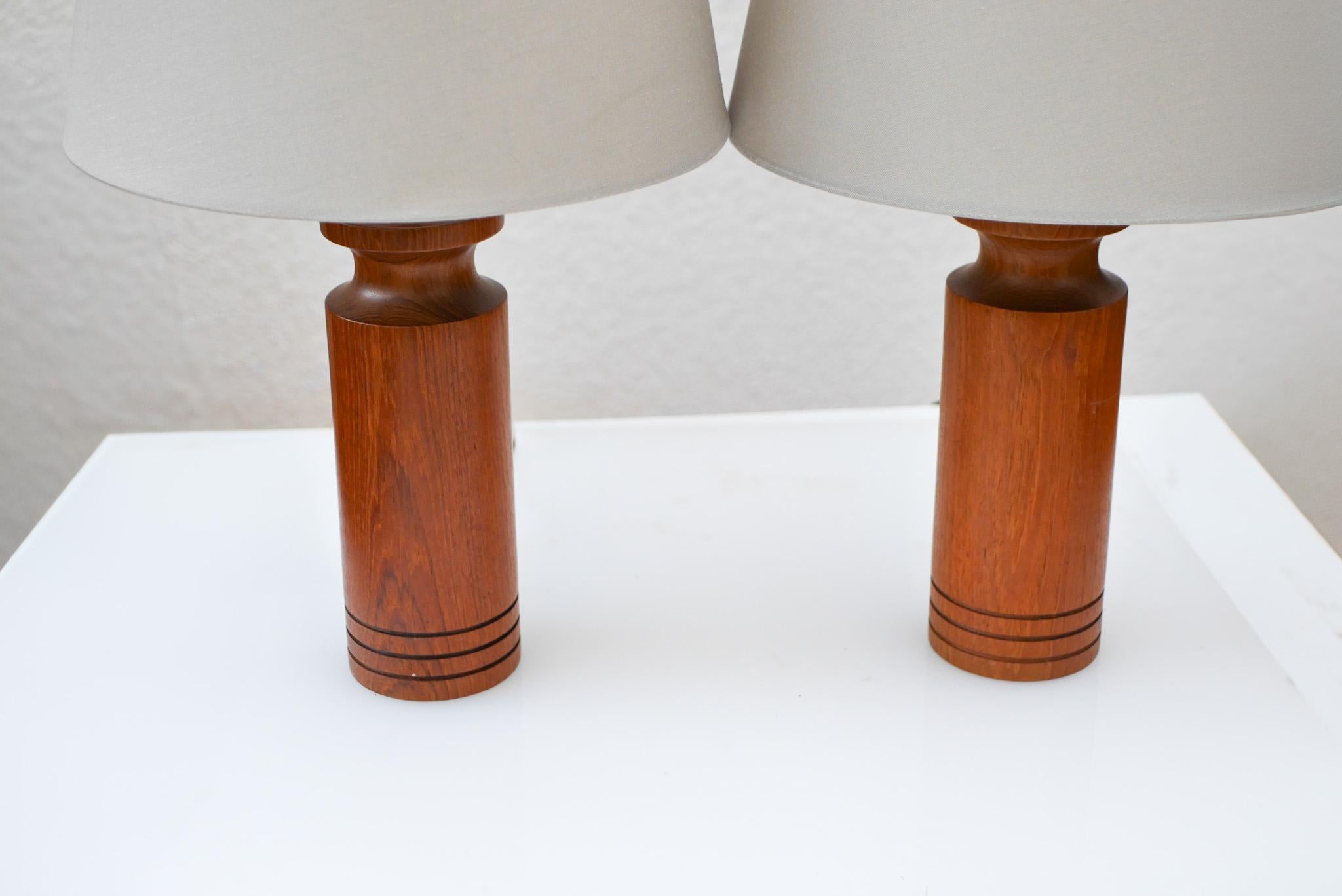 The Moderns Scandinavian vintage Teak table lamps from Denmark (lampes de table modernes en teck du Danemark) Bon état - En vente à Skarpnäck, SE