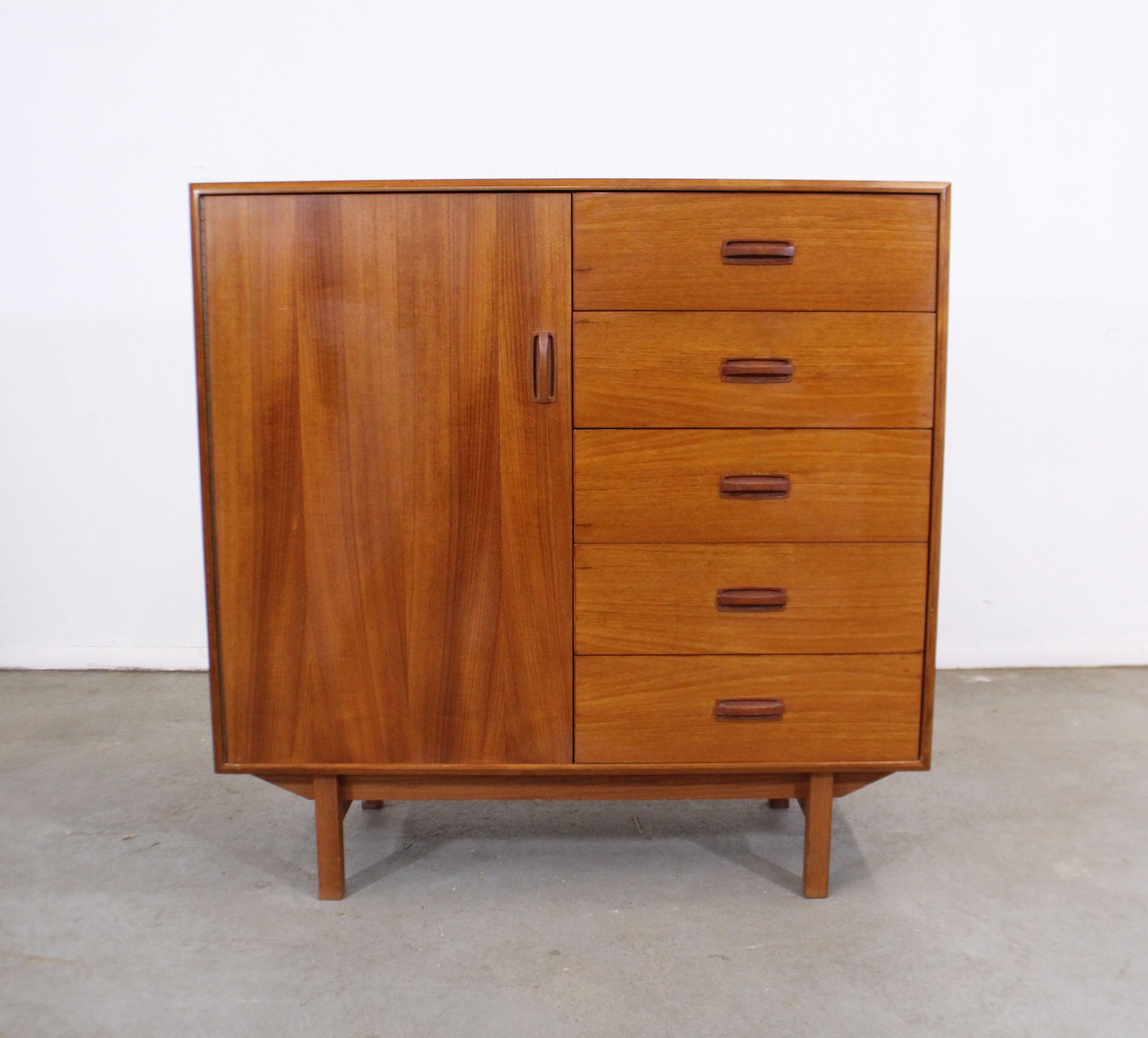Mid-Century Danish modern edmond spence tall chest dresser

Offered is a beautiful Mid-Century Modern tall chest with ample storage space. Features five drawers and inner adjustable shelving. In good condition for its age with slight age wear