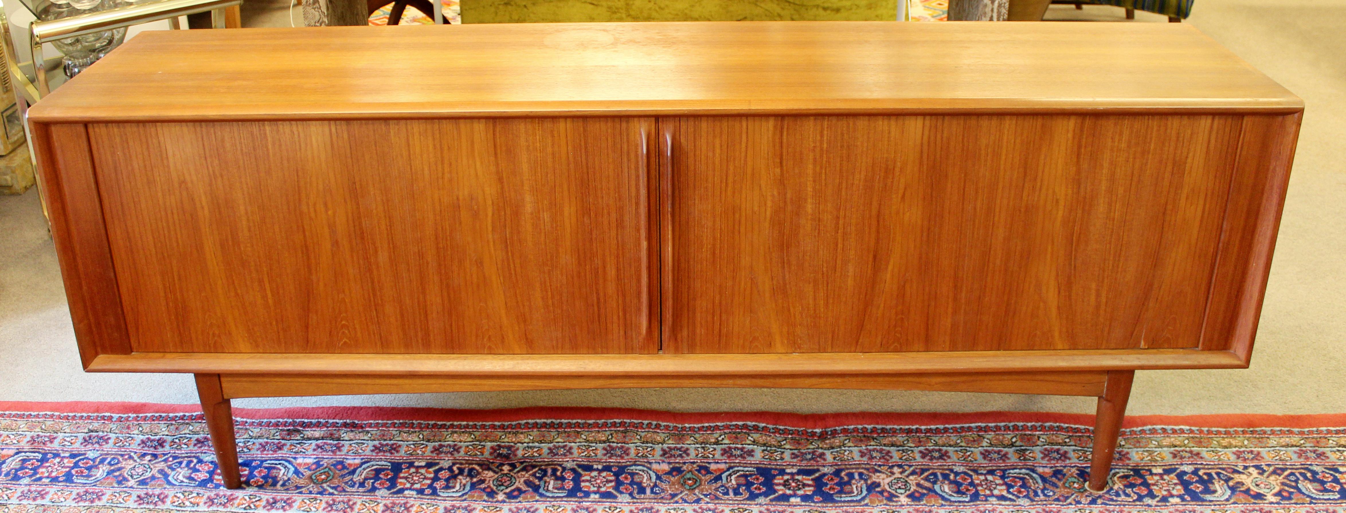For your consideration is a fantastic, teak credenza, with three drawers, made in Denmark, in the style of Arne Vodder, circa 1960s. In very good vintage condition. The dimensions are 82.5