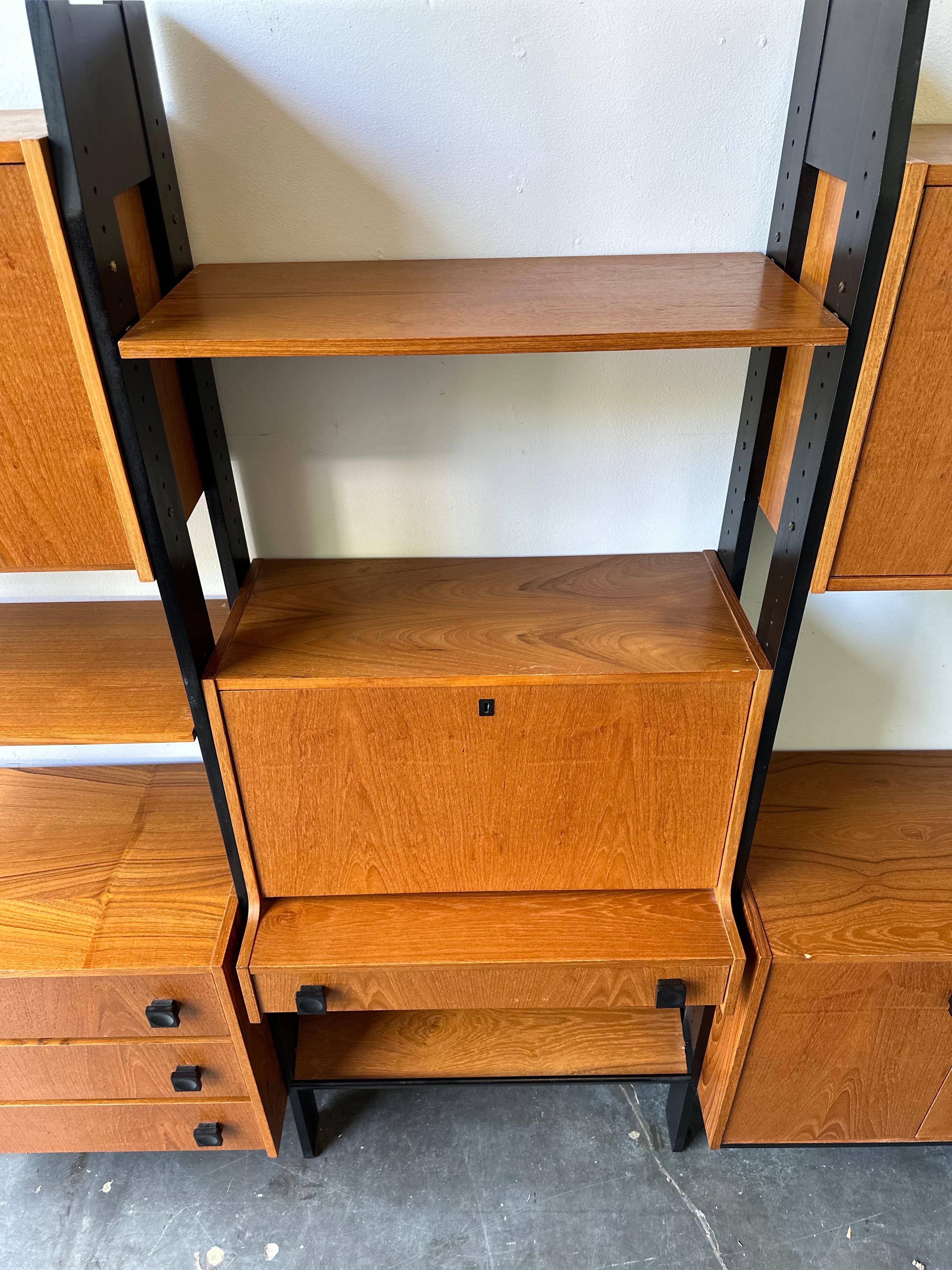 Separador de pared de teca danesa moderna de mediados de siglo en venta 2