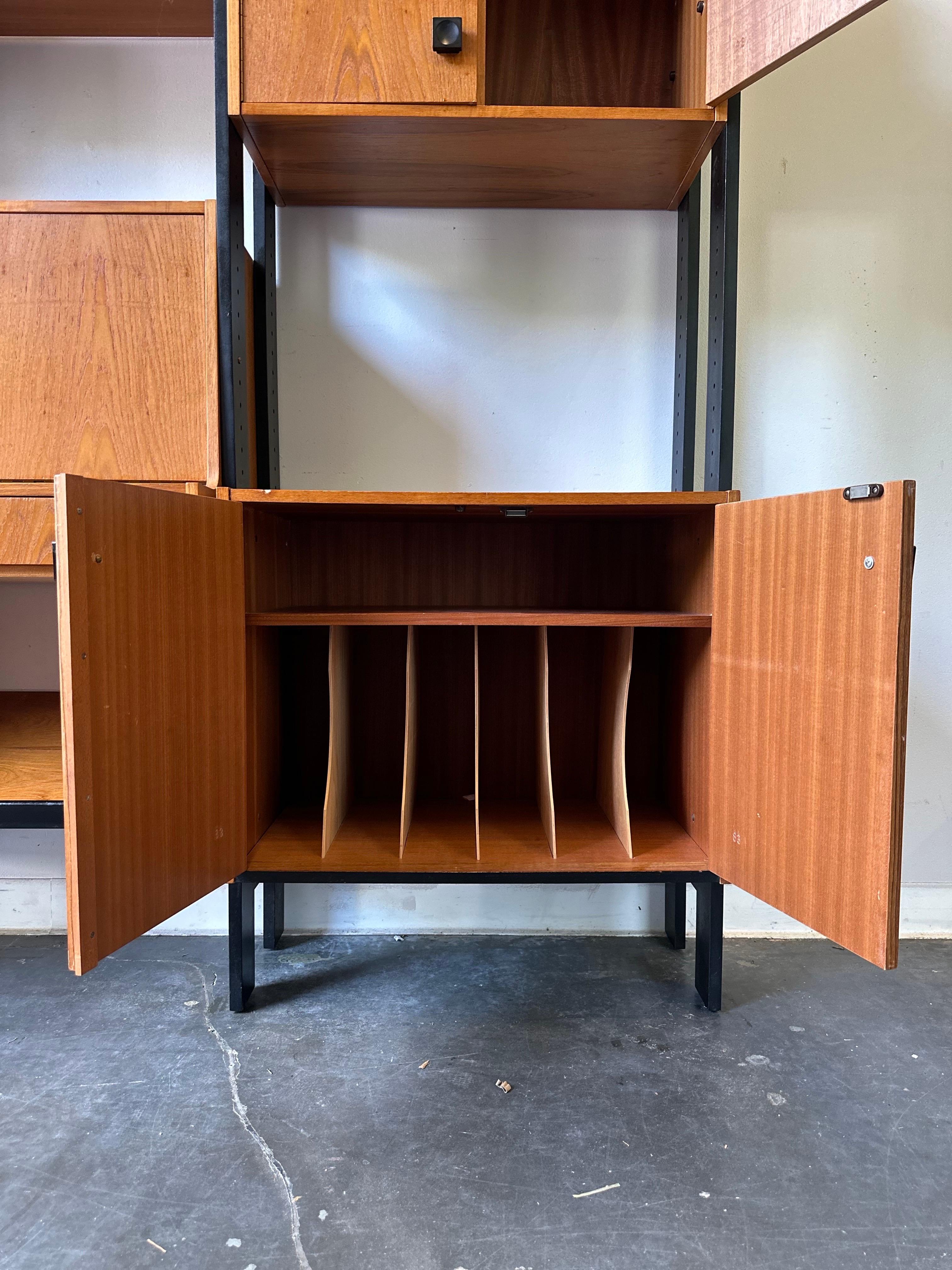 Separador de pared de teca danesa moderna de mediados de siglo en venta 3