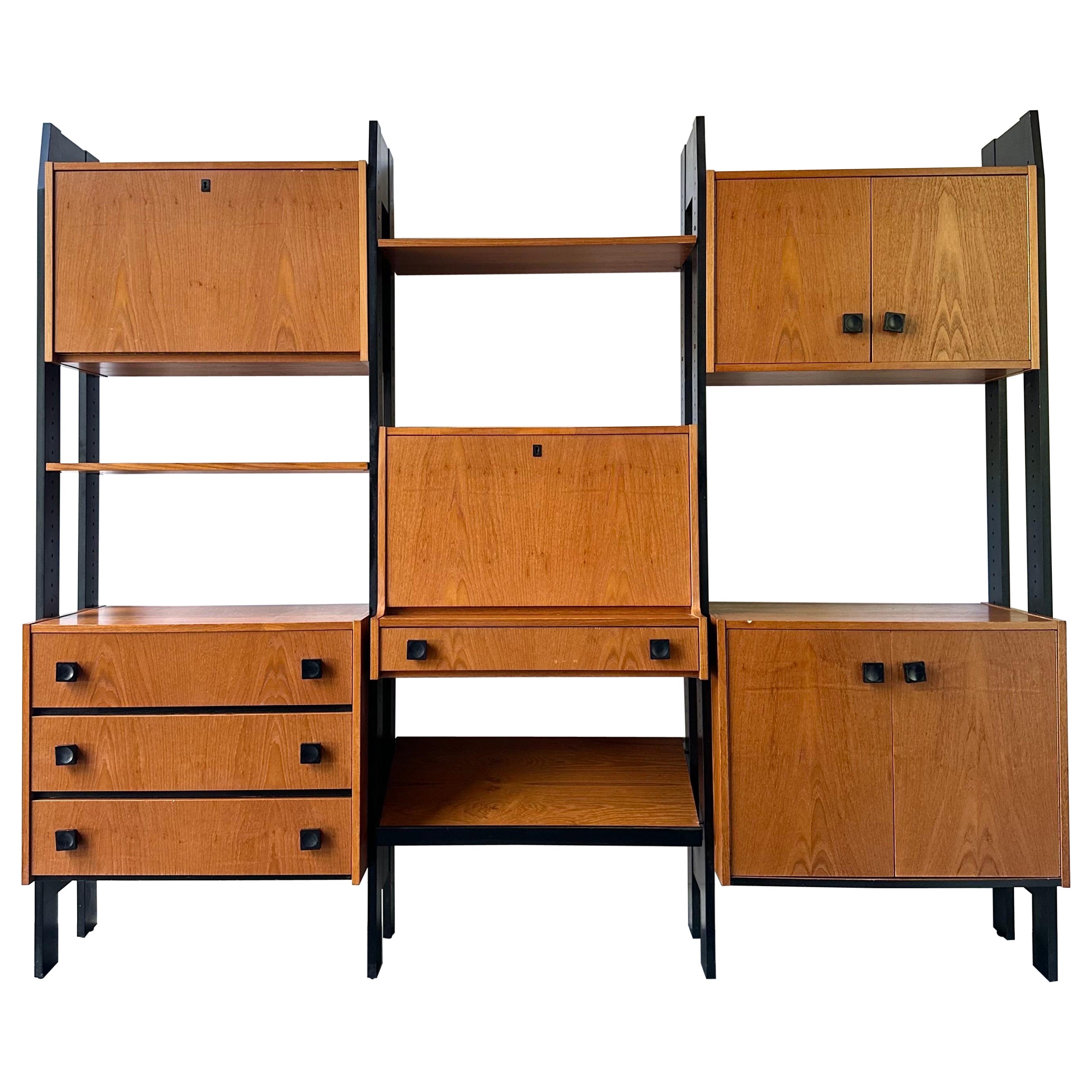 Separador de pared de teca danesa moderna de mediados de siglo en venta