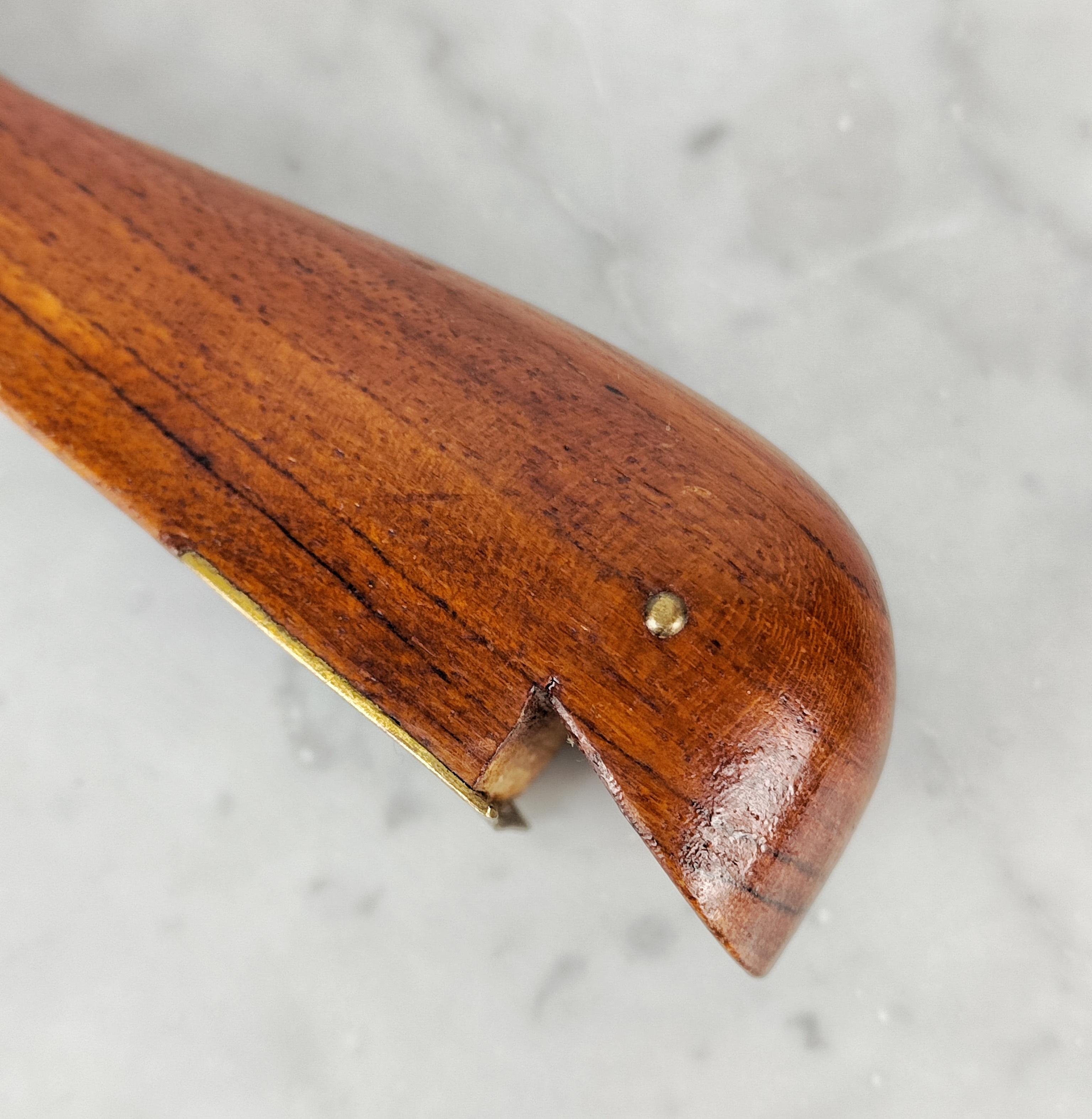 Abrebotellas danés moderno de mediados de siglo en madera de teca con forma de ballena, Dinamarca Años 60 en venta 7