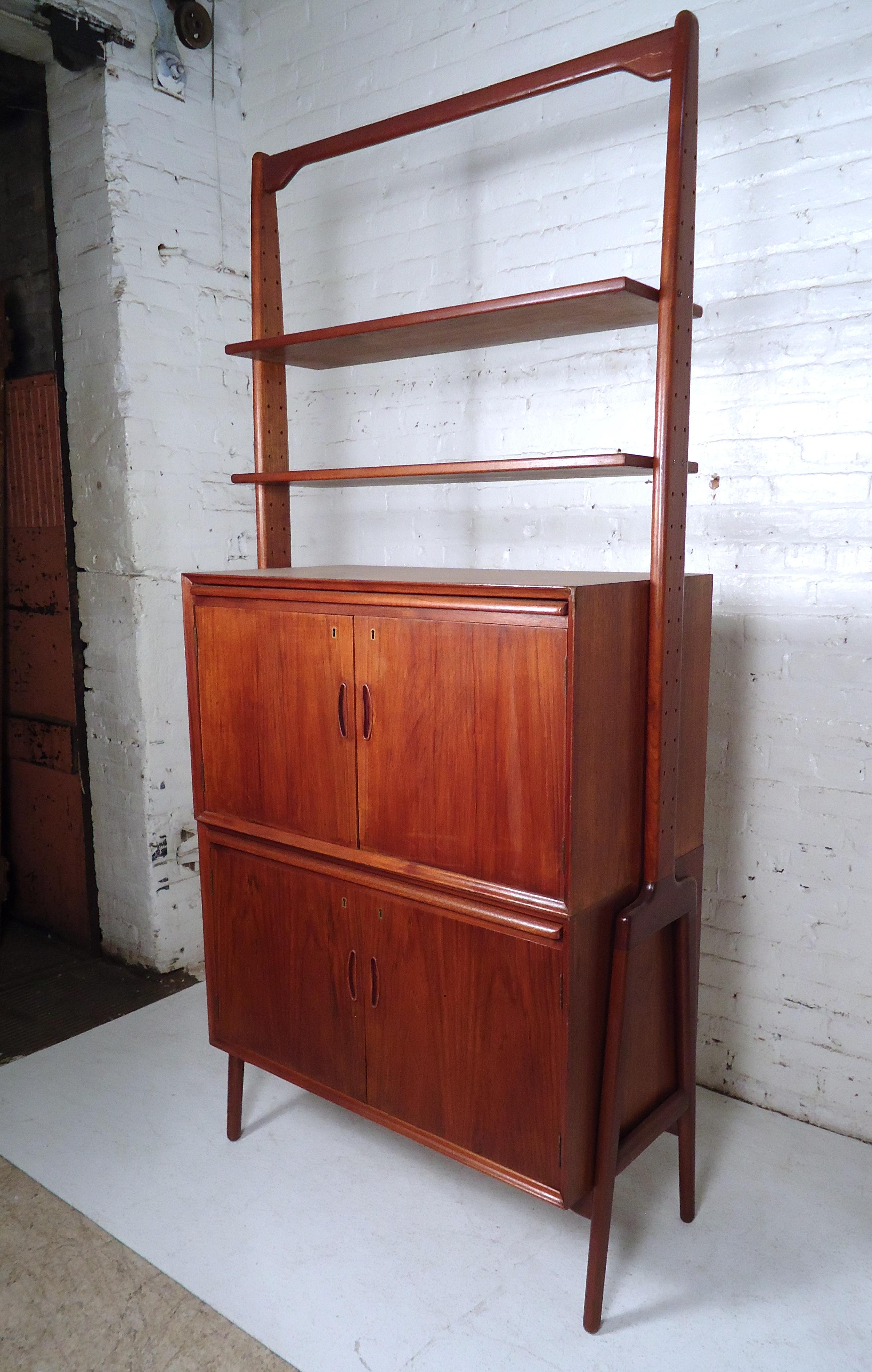 This vintage modern freestanding unit makes a wonderful addition to any home or office. Dual cabinets make this ideal for mixed storage and display. 

Please confirm item location (NY or NJ).
 