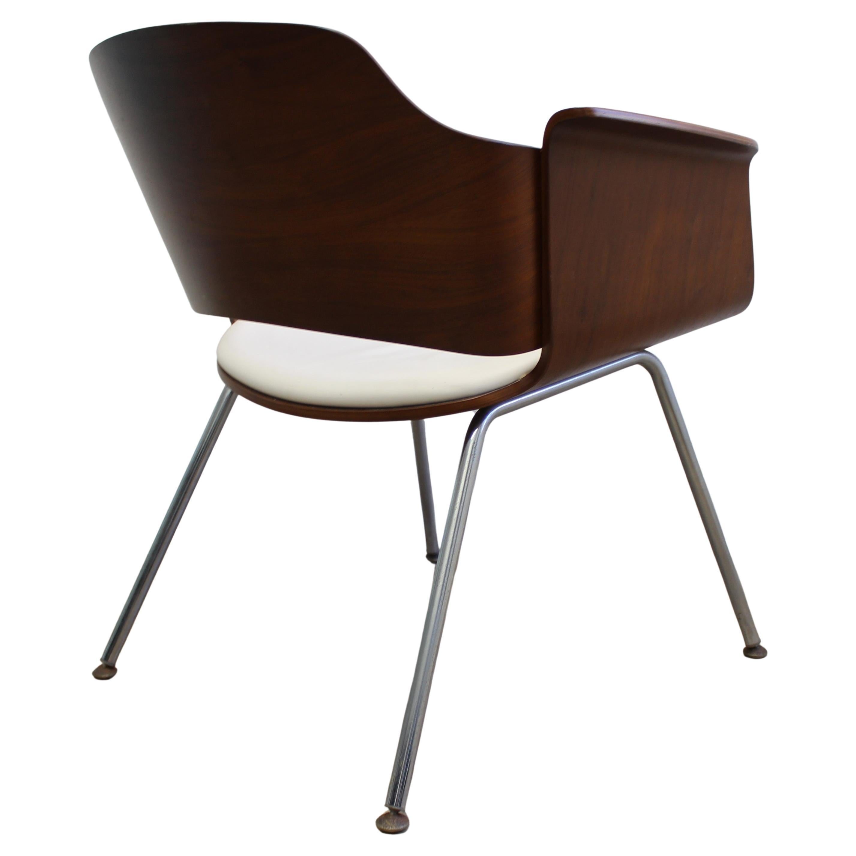 This stunning mid-century Danish lounge chair seamlessly blends elegance with comfort. The graceful curvature and soft contours of the back and arms harmoniously merge. The seat features an ivory-white plush pad for luxurious relaxation. The steel