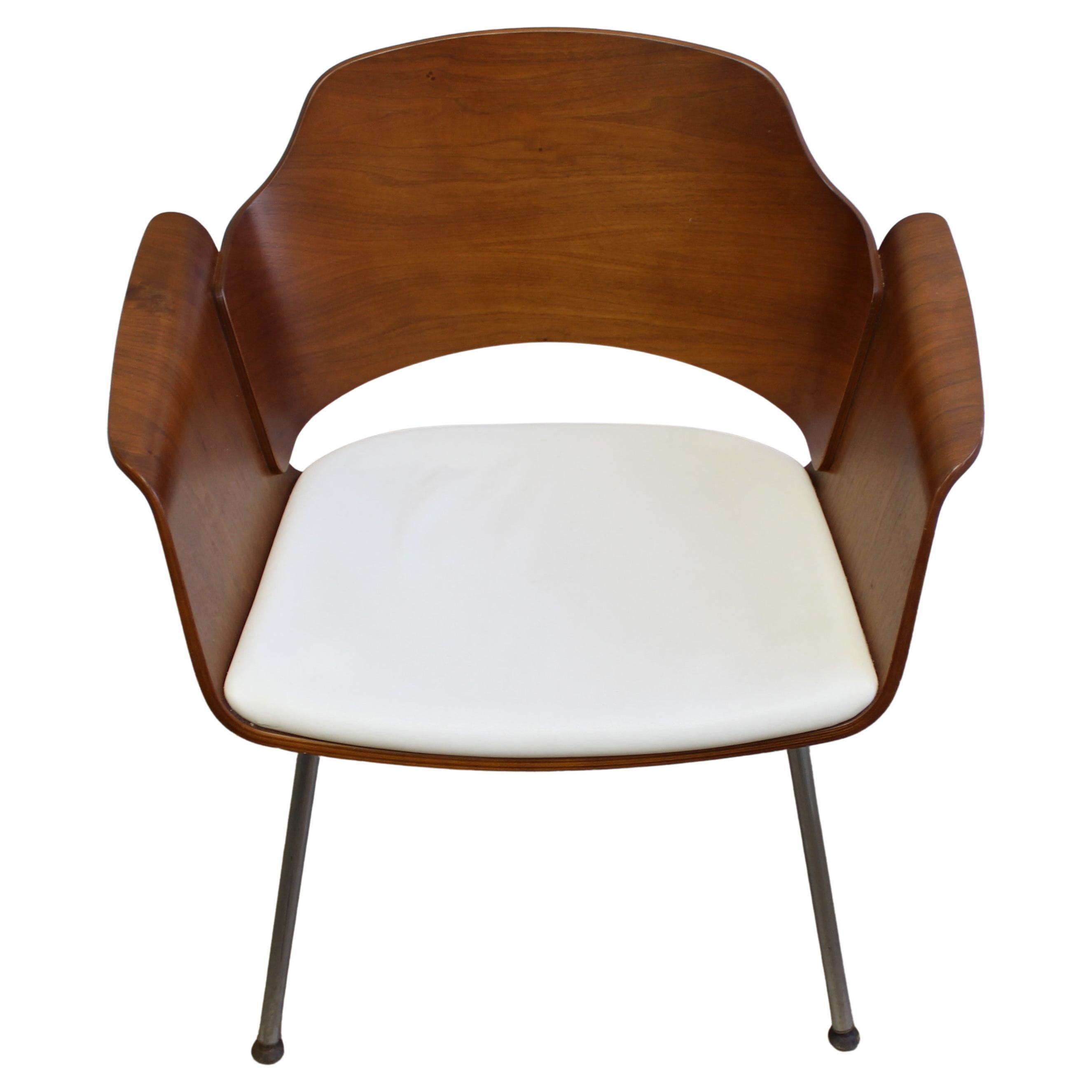 Mid Century Modern Danish Walnut Bentwood Lounge Chair For Sale 1