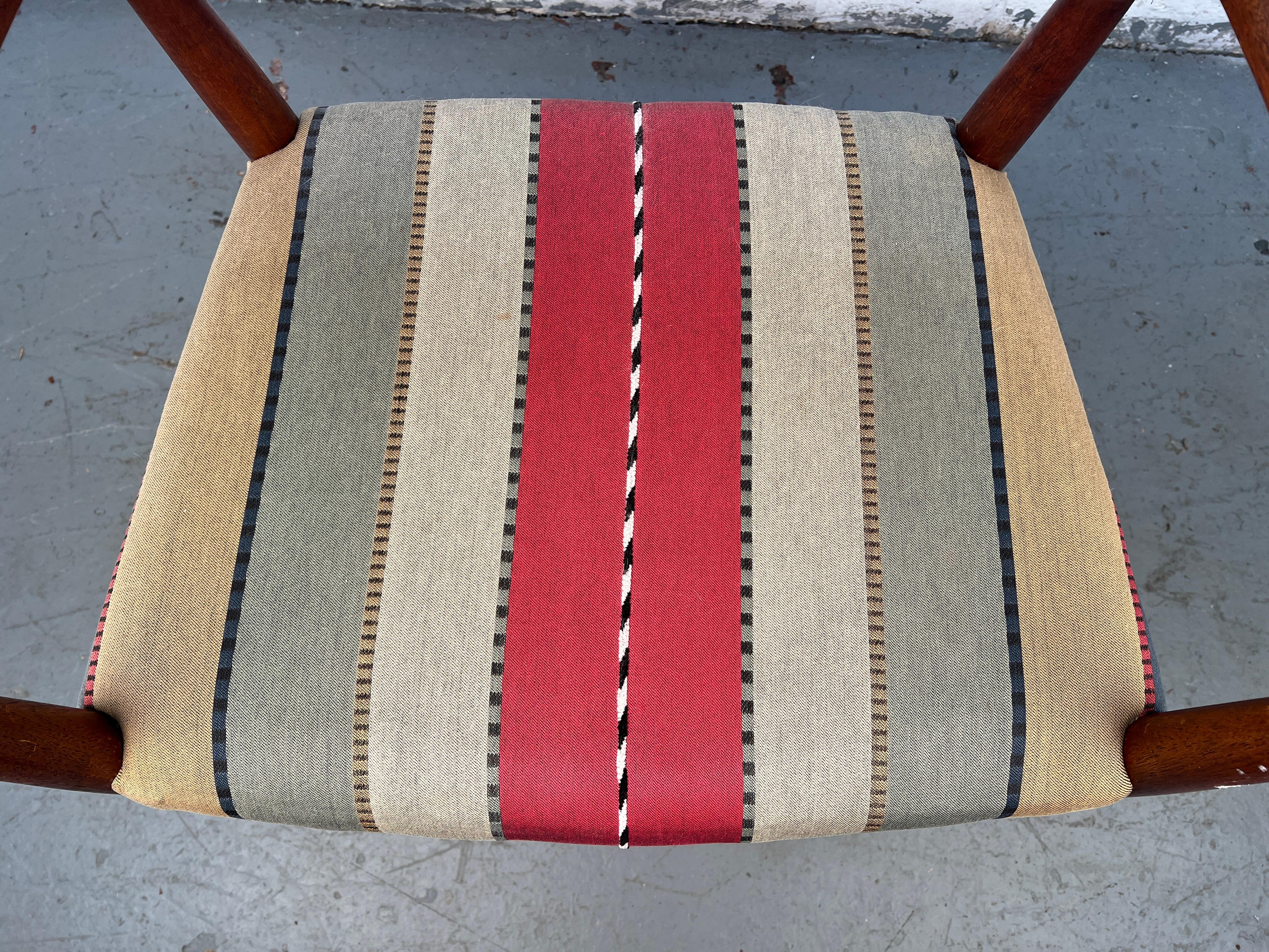 Sedia danese in legno di noce di Kurt Olsen, stile metà secolo moderno in vendita 7