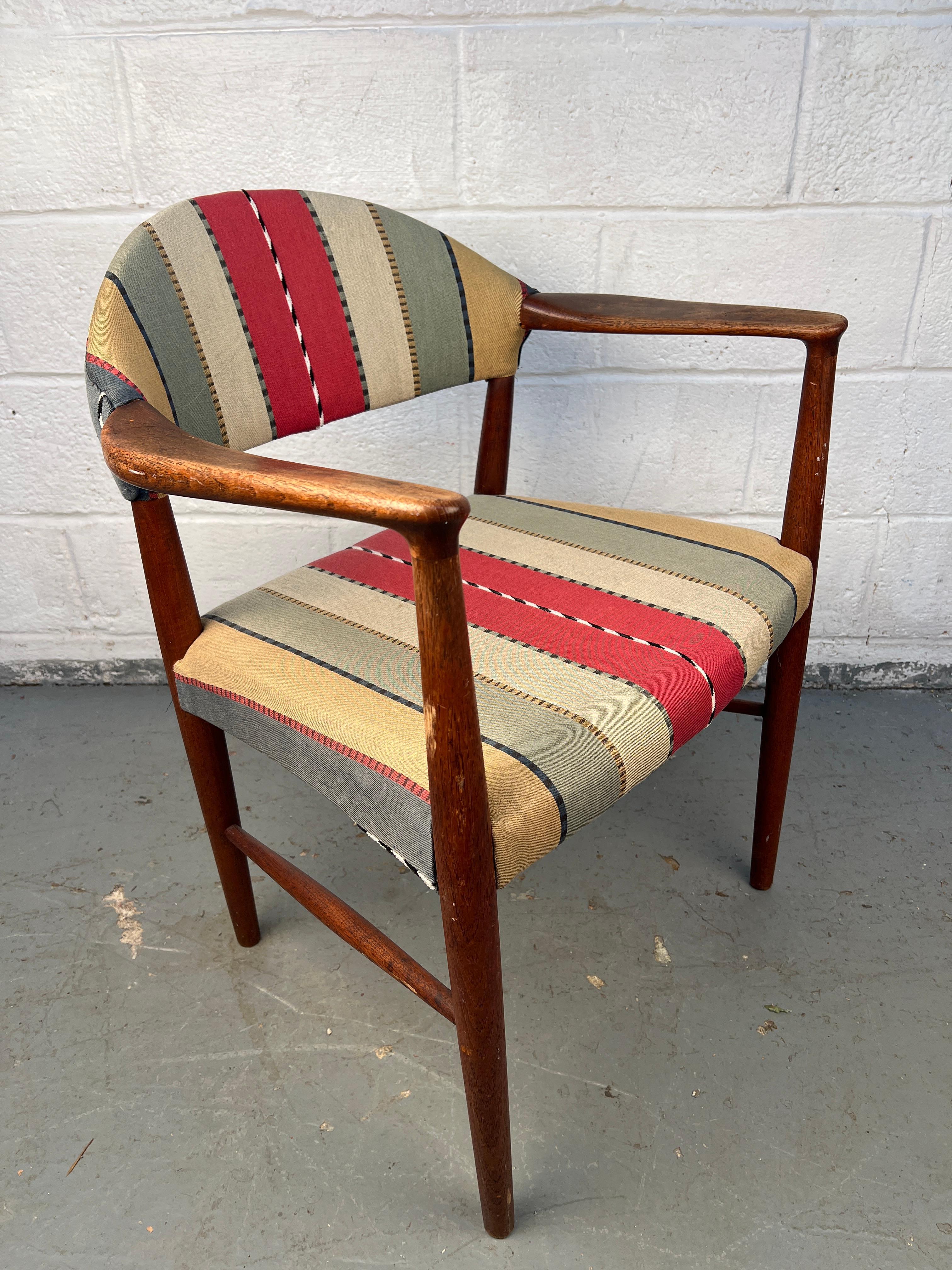 Danese Sedia danese in legno di noce di Kurt Olsen, stile metà secolo moderno in vendita