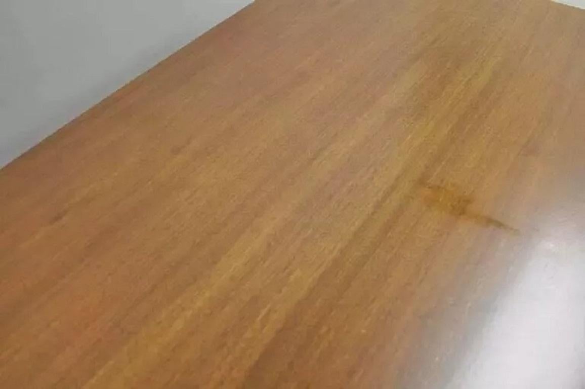 Noce Metà del secolo moderno in noce danese con piano curvo per il signore, cassettiera alta per il comò in vendita