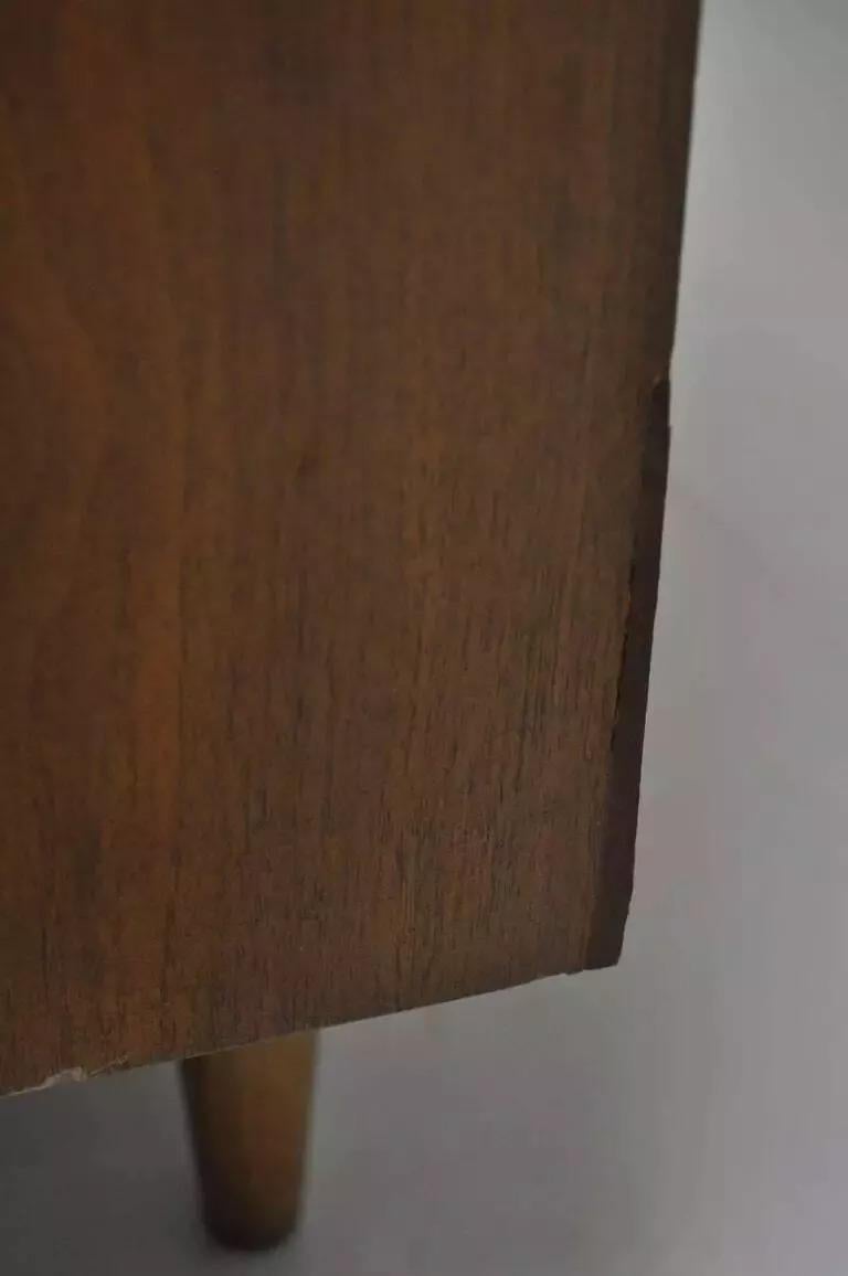 Metà del secolo moderno in noce danese con piano curvo per il signore, cassettiera alta per il comò in vendita 1