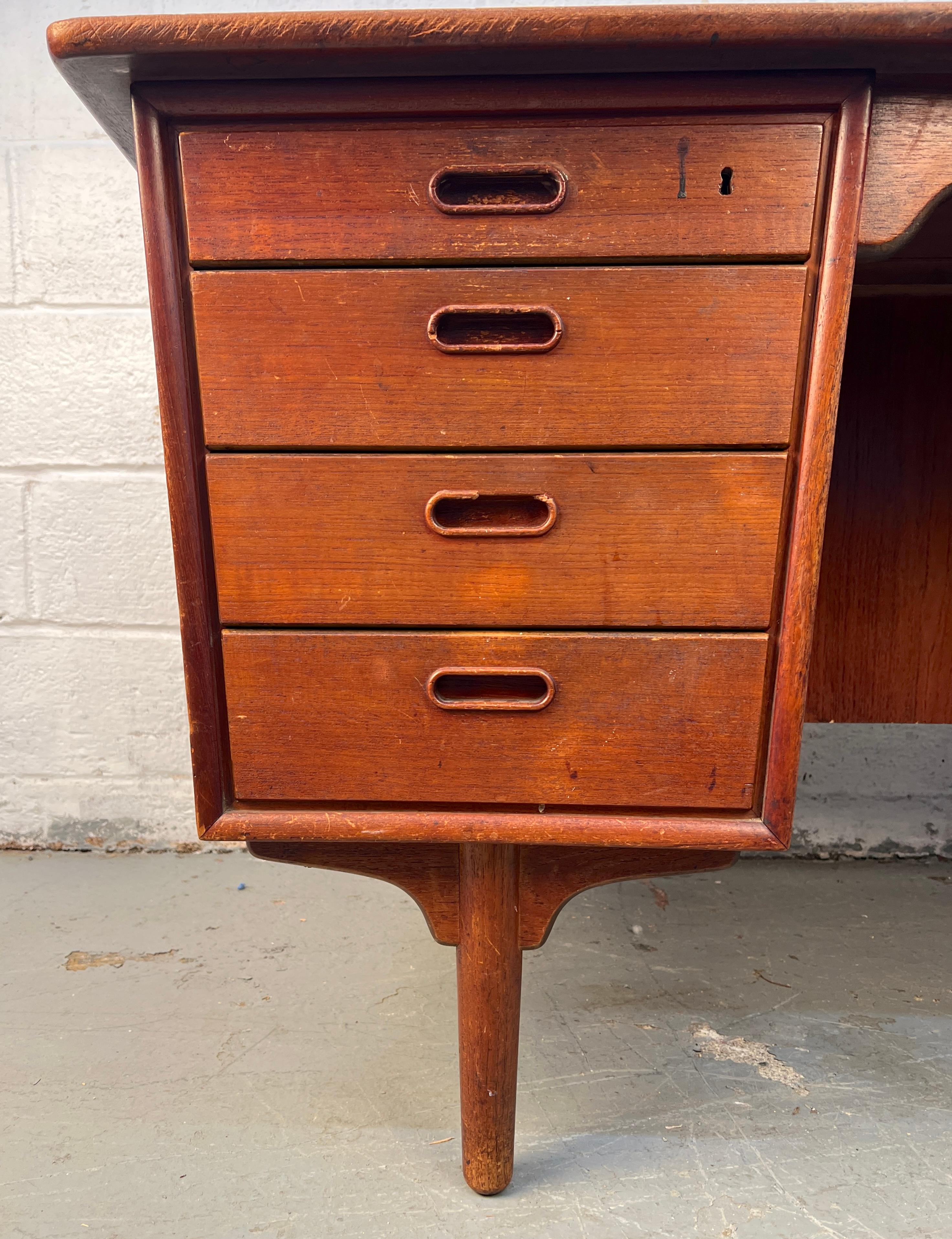 Mid-Century Modern Danish Walnut Desk by Svend Åge Madsen in vendita 4