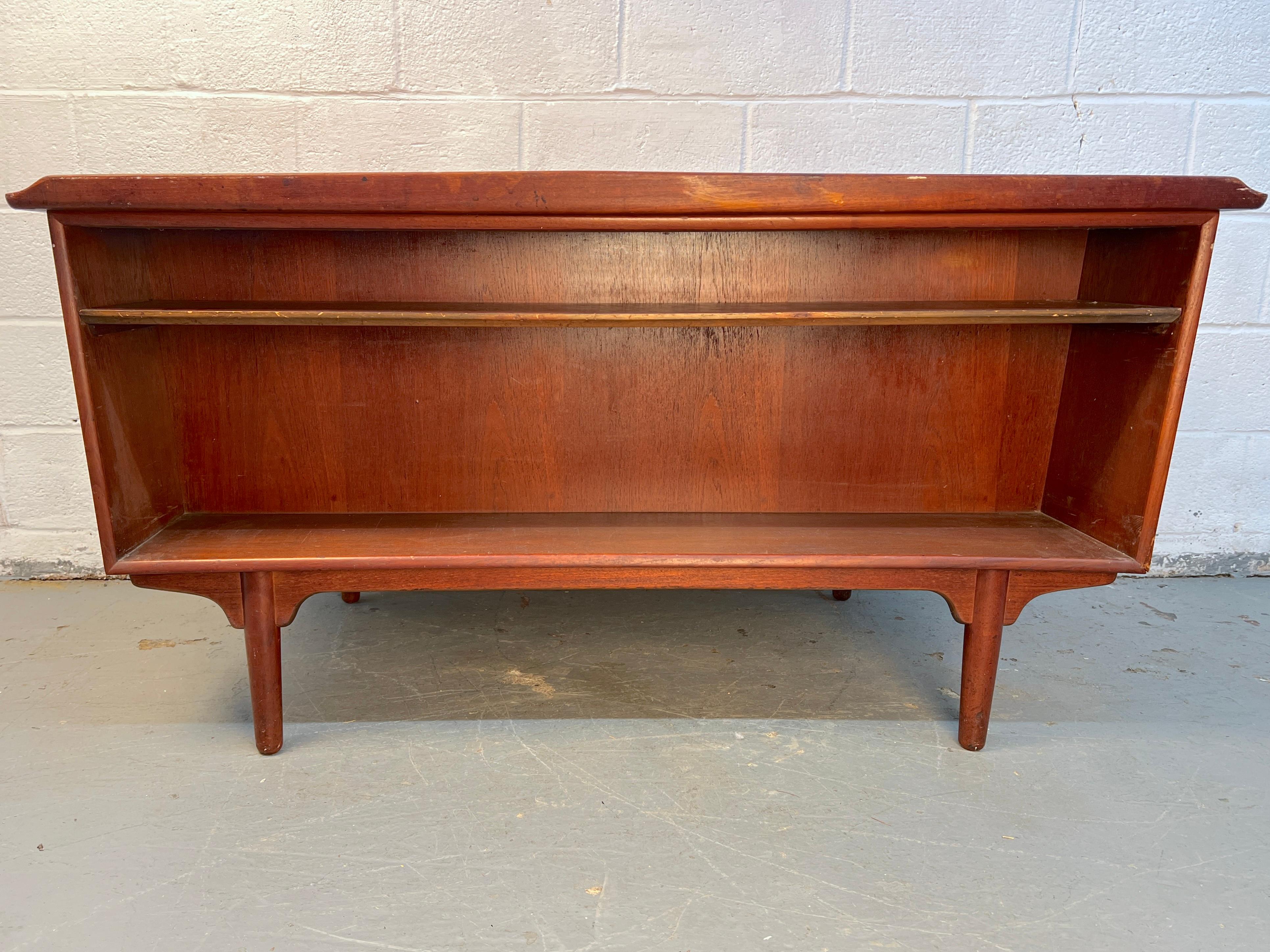 Mid-Century Modern Danish Walnut Desk by Svend Åge Madsen in vendita 7
