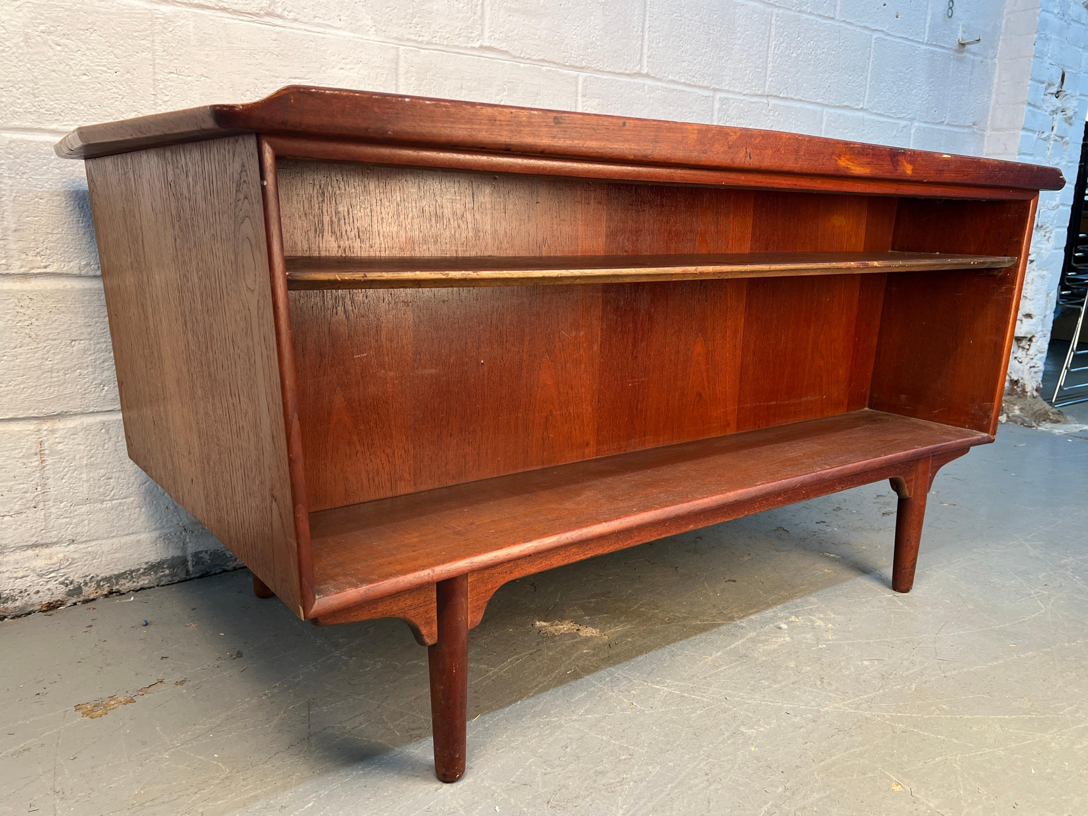 Mid-Century Modern Danish Walnut Desk by Svend Åge Madsen in vendita 8