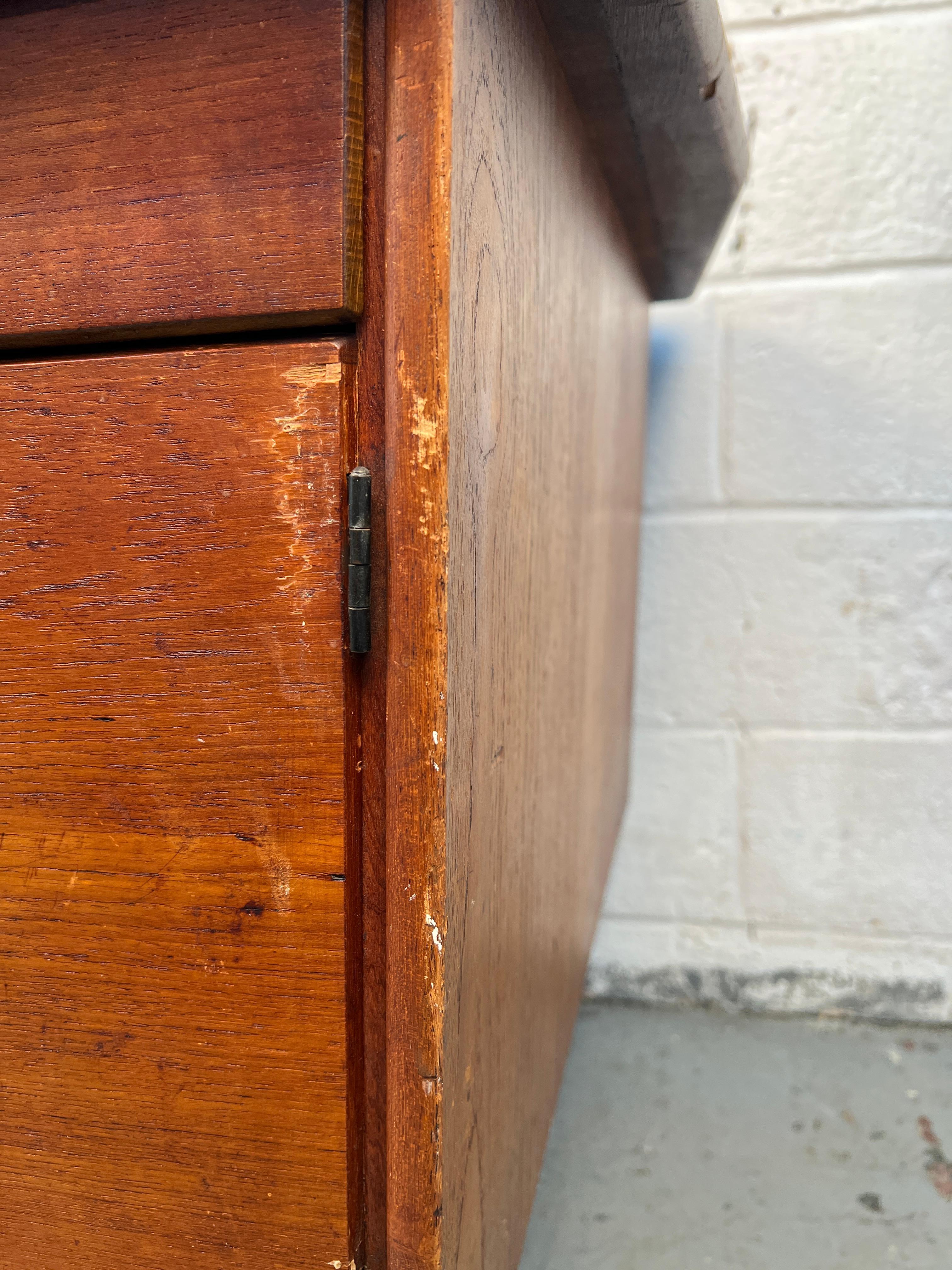 Mid-Century Modern Danish Walnut Desk by Svend Åge Madsen in vendita 10