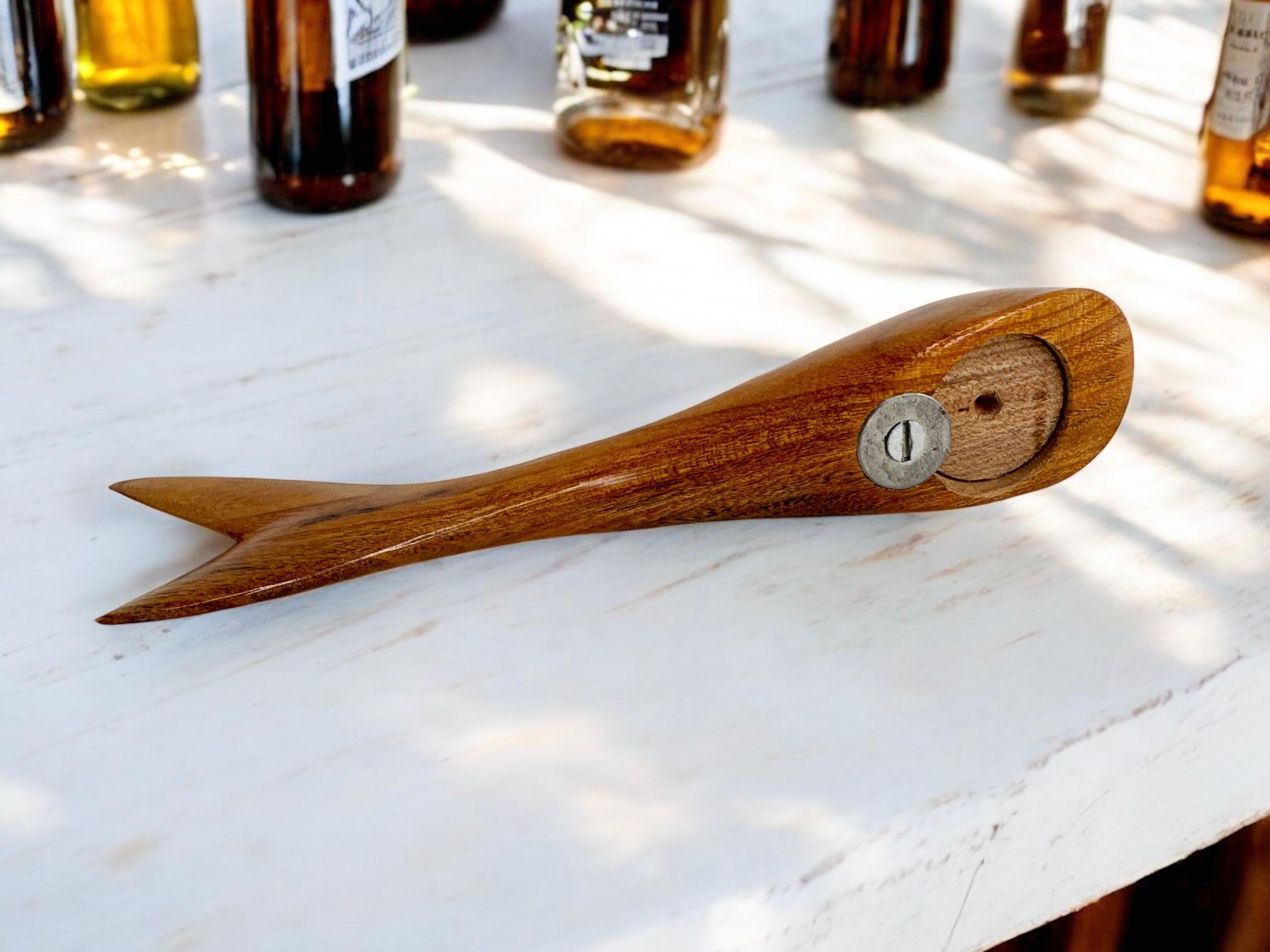 Dänischer Holzflaschenöffner in Form eines Wales, Mid-Century Modern, Dänemark 1960er Jahre im Angebot 8