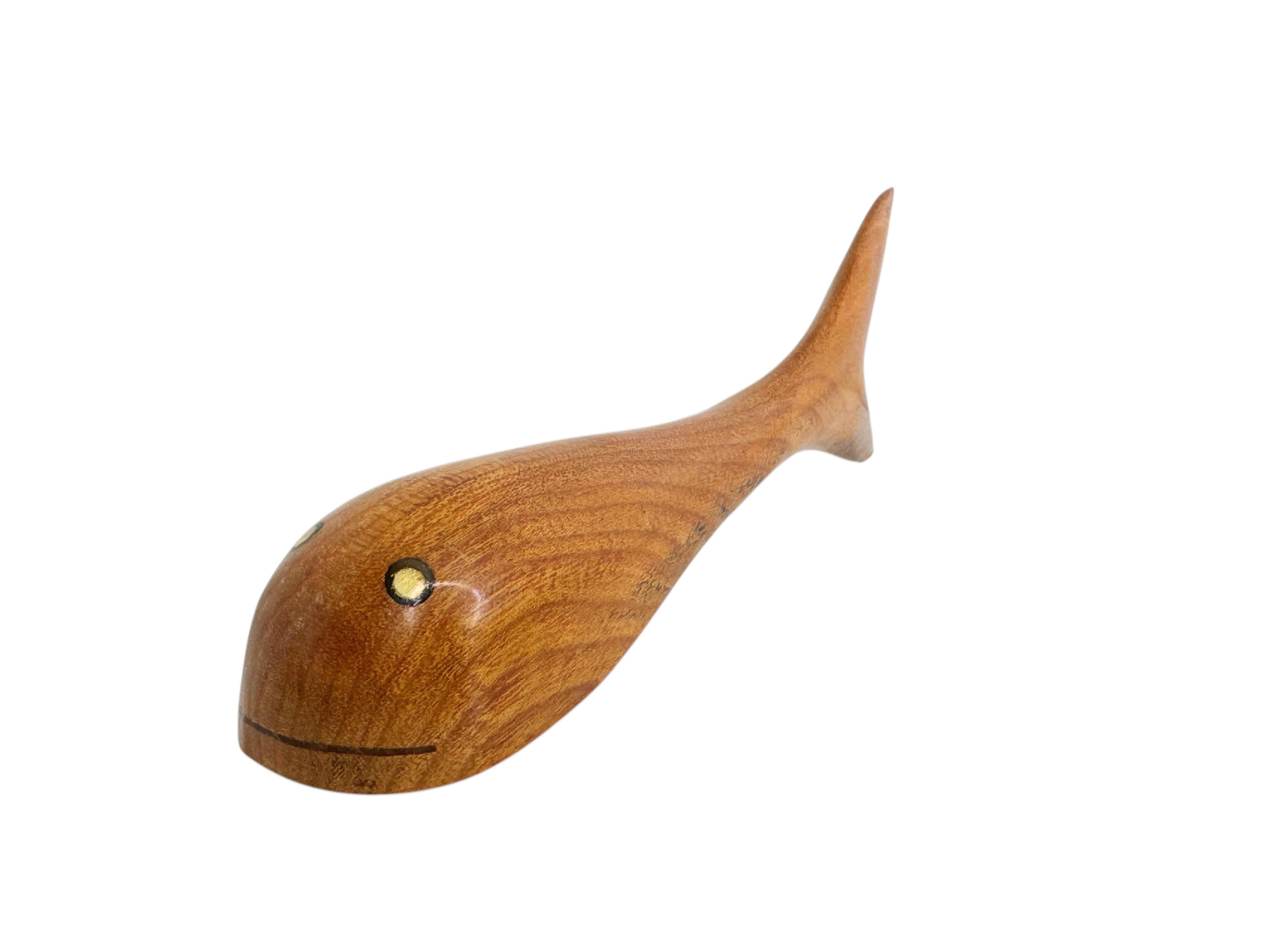 Dänischer Holzflaschenöffner in Form eines Wales, Mid-Century Modern, Dänemark 1960er Jahre (Moderne der Mitte des Jahrhunderts) im Angebot