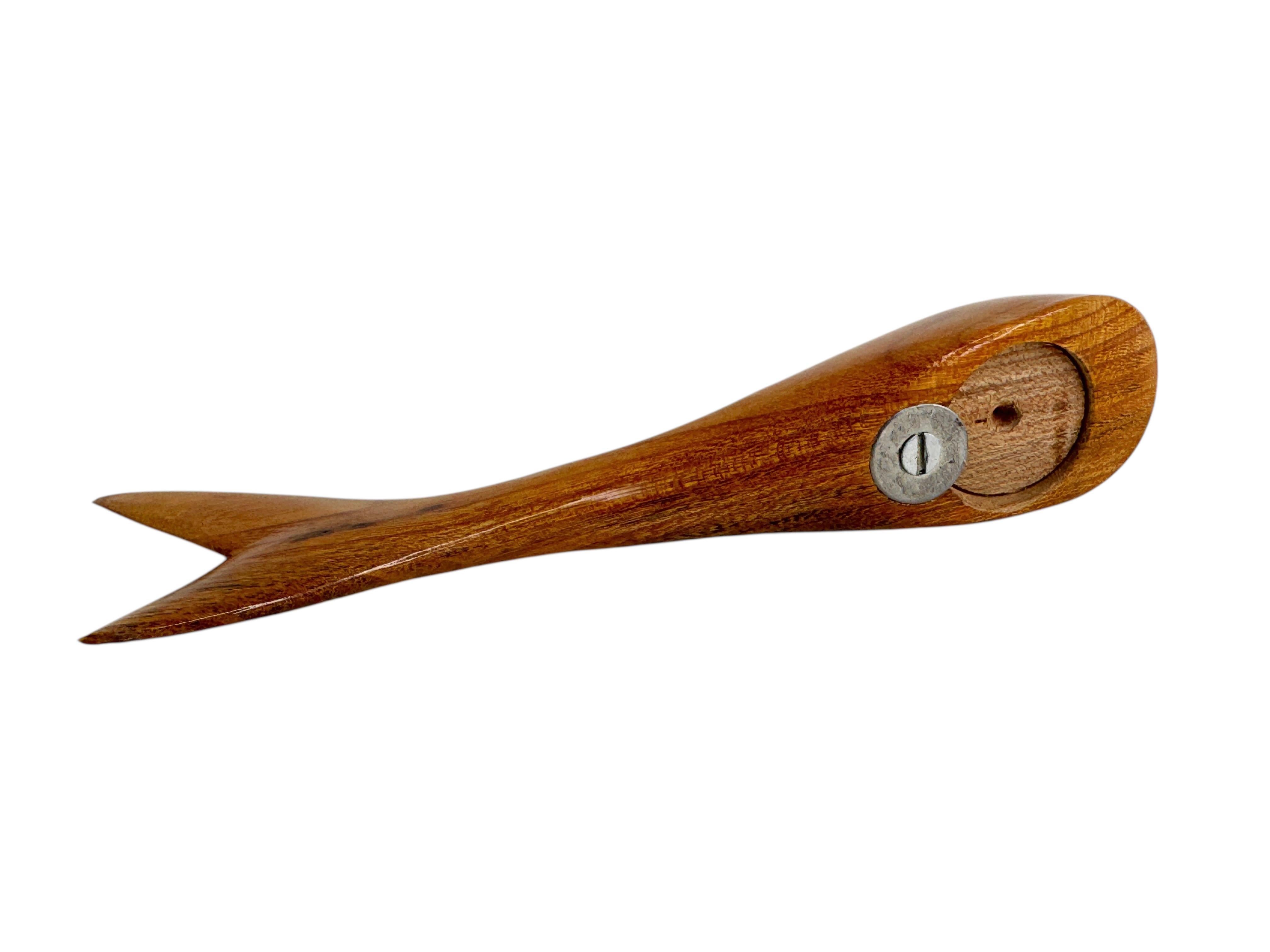 Dänischer Holzflaschenöffner in Form eines Wales, Mid-Century Modern, Dänemark 1960er Jahre im Angebot 1