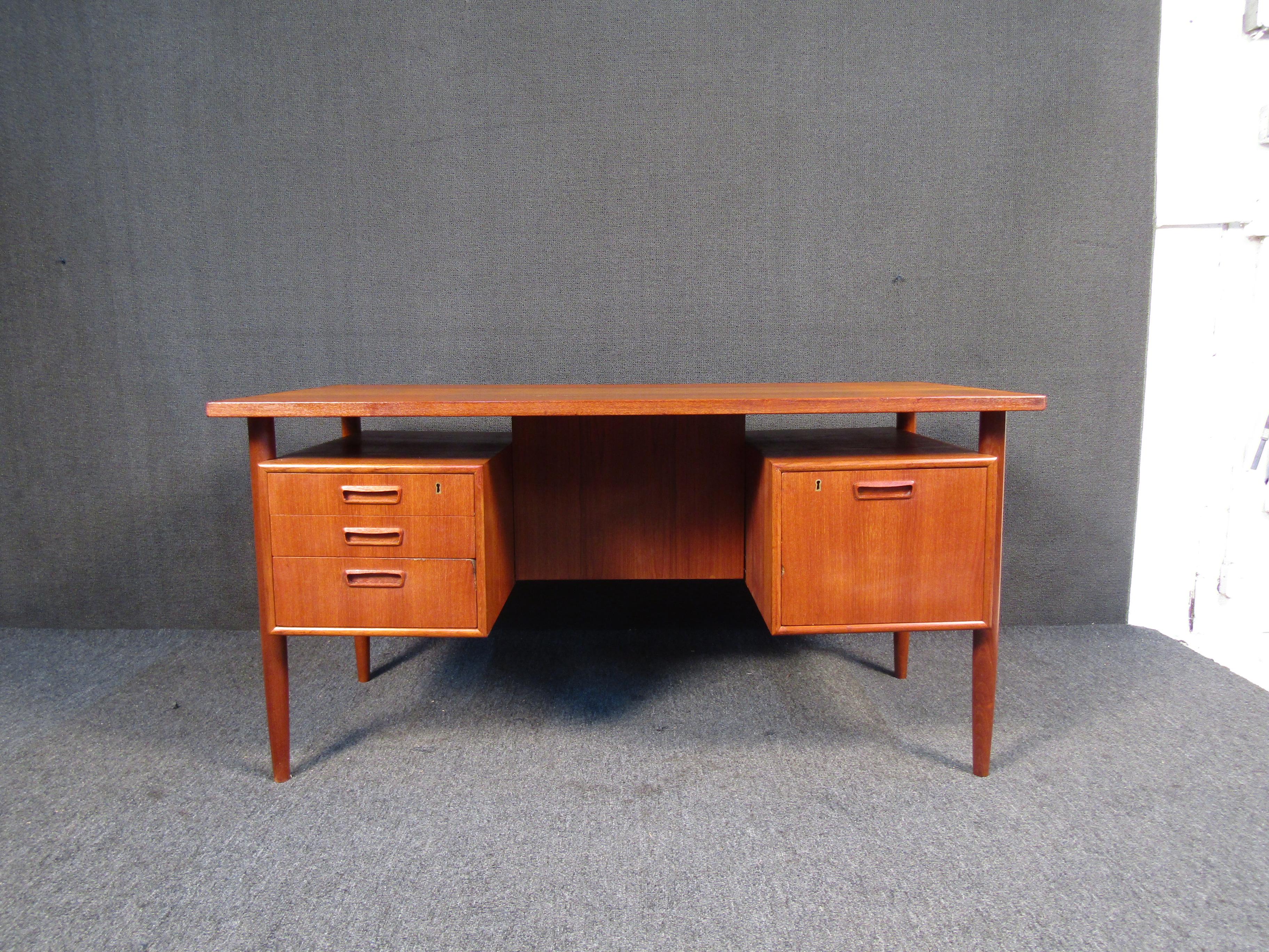 Mid-Century Modern Danish Writing Desk In Good Condition In Brooklyn, NY