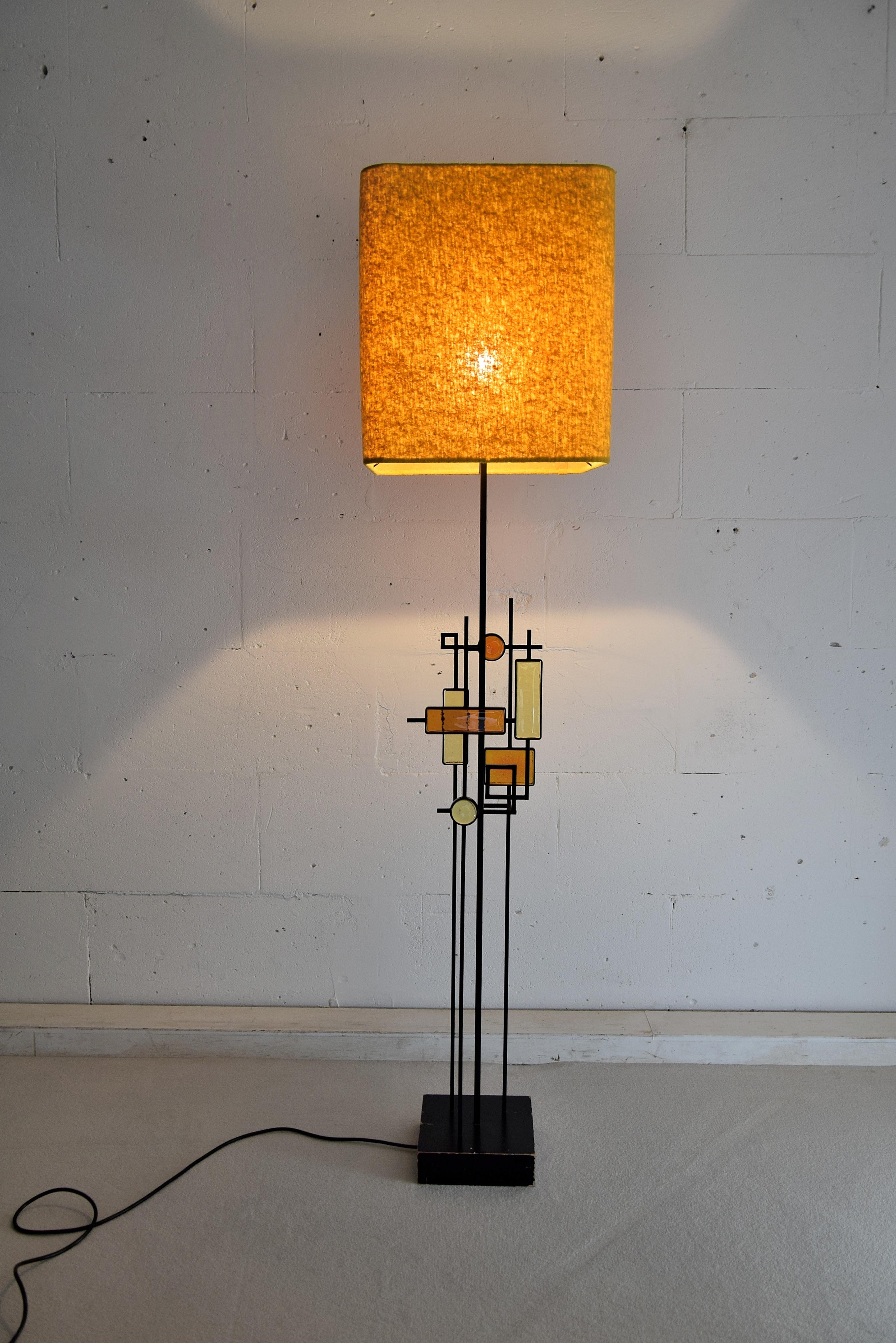 Dänische Stehlampe aus Schmiedeeisen und Glas von Holm Sorensen, Moderne der Mitte des Jahrhunderts im Angebot 6