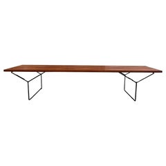 Panca a doghe in ferro con legno scuro di Harry Bertoia per Knoll, stile metà del secolo scorso