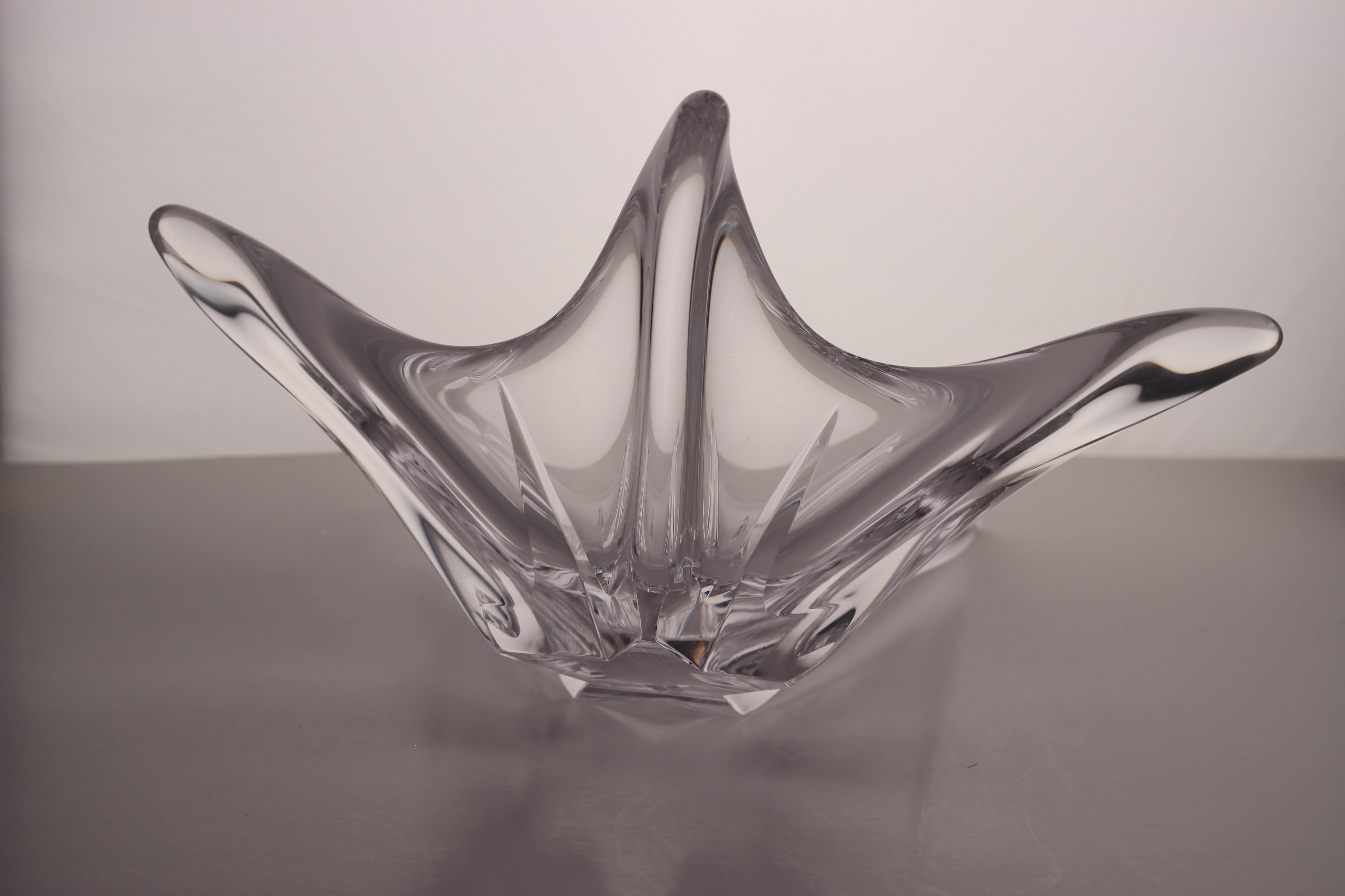 Mid-Century Modern Daum Crystal Star Bowl For Sale 3
