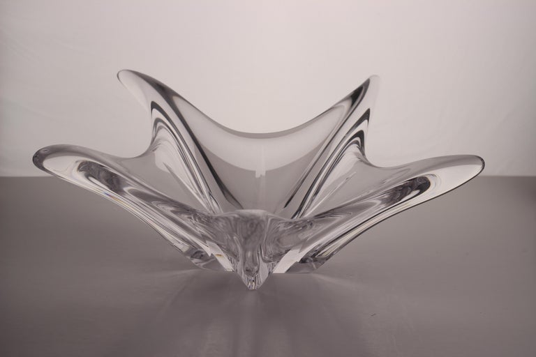 Mid-Century Modern Daum Crystal Star Bowl In Good Condition For Sale In London, GB