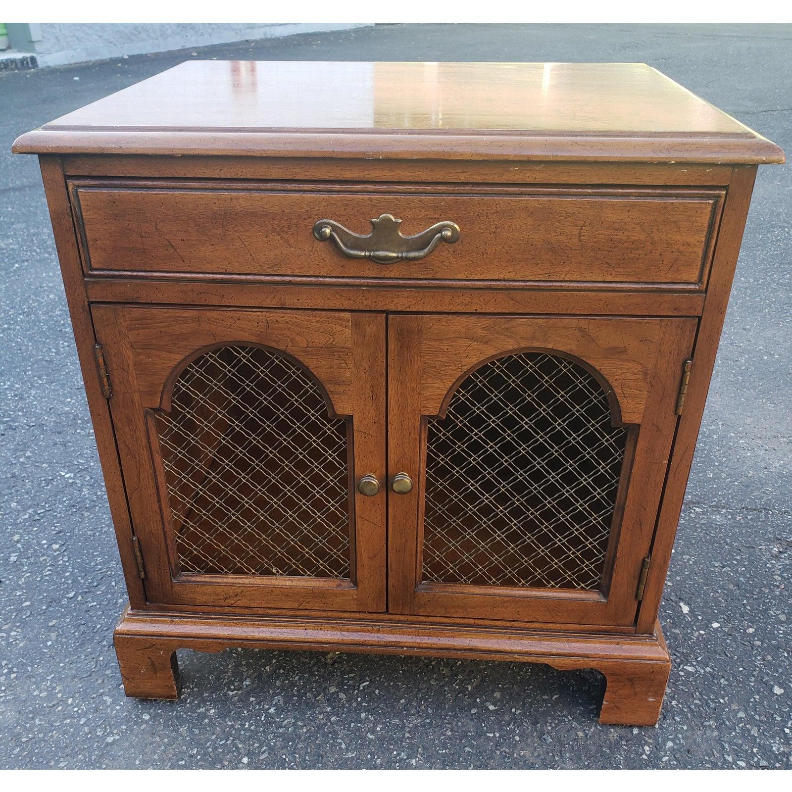 Mid-Century Modern Davis Cabinet Co. Walnut Side Table For Sale 1