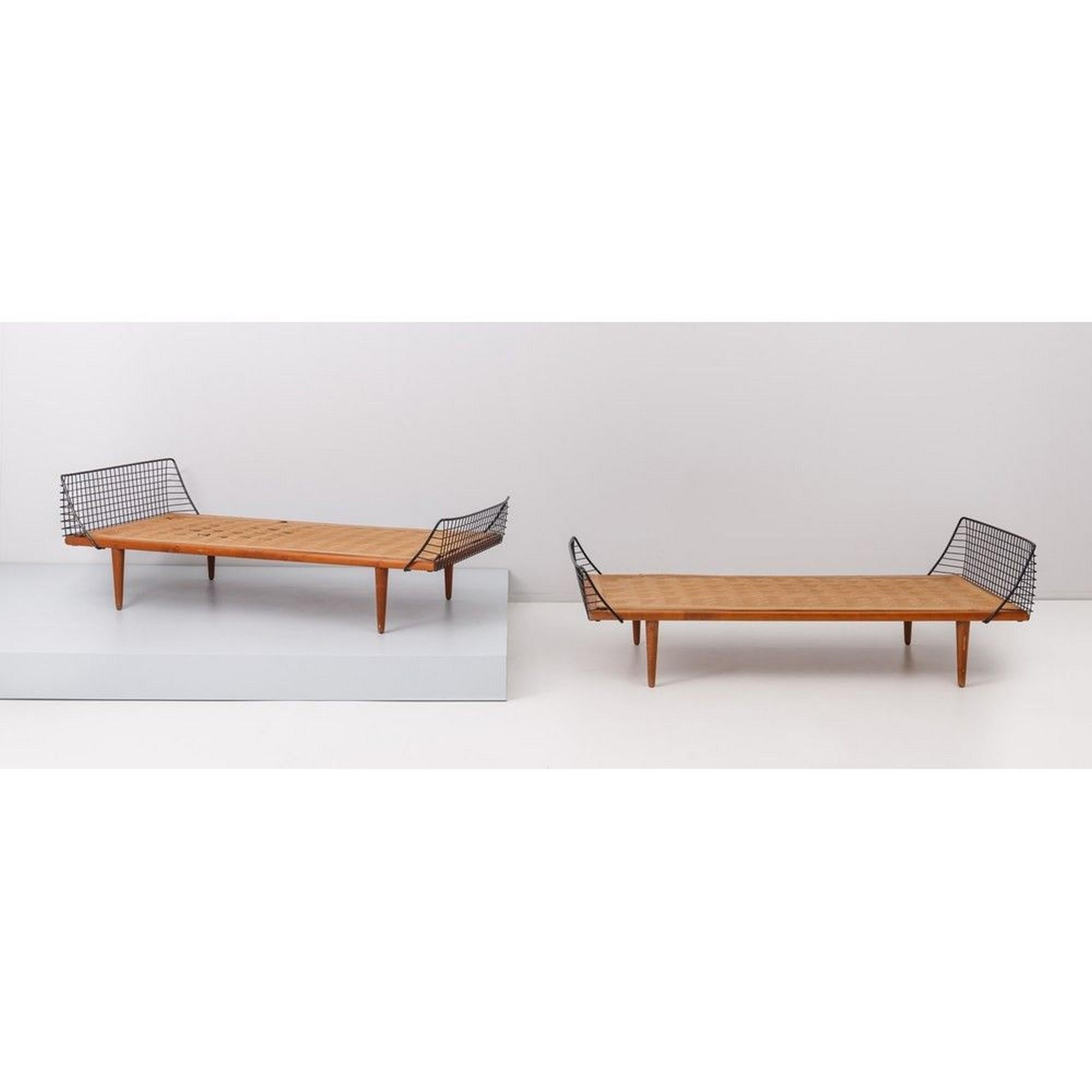 Mid Century Modern daybed by NK Verkstader Nykoping, Sweden For Sale 3