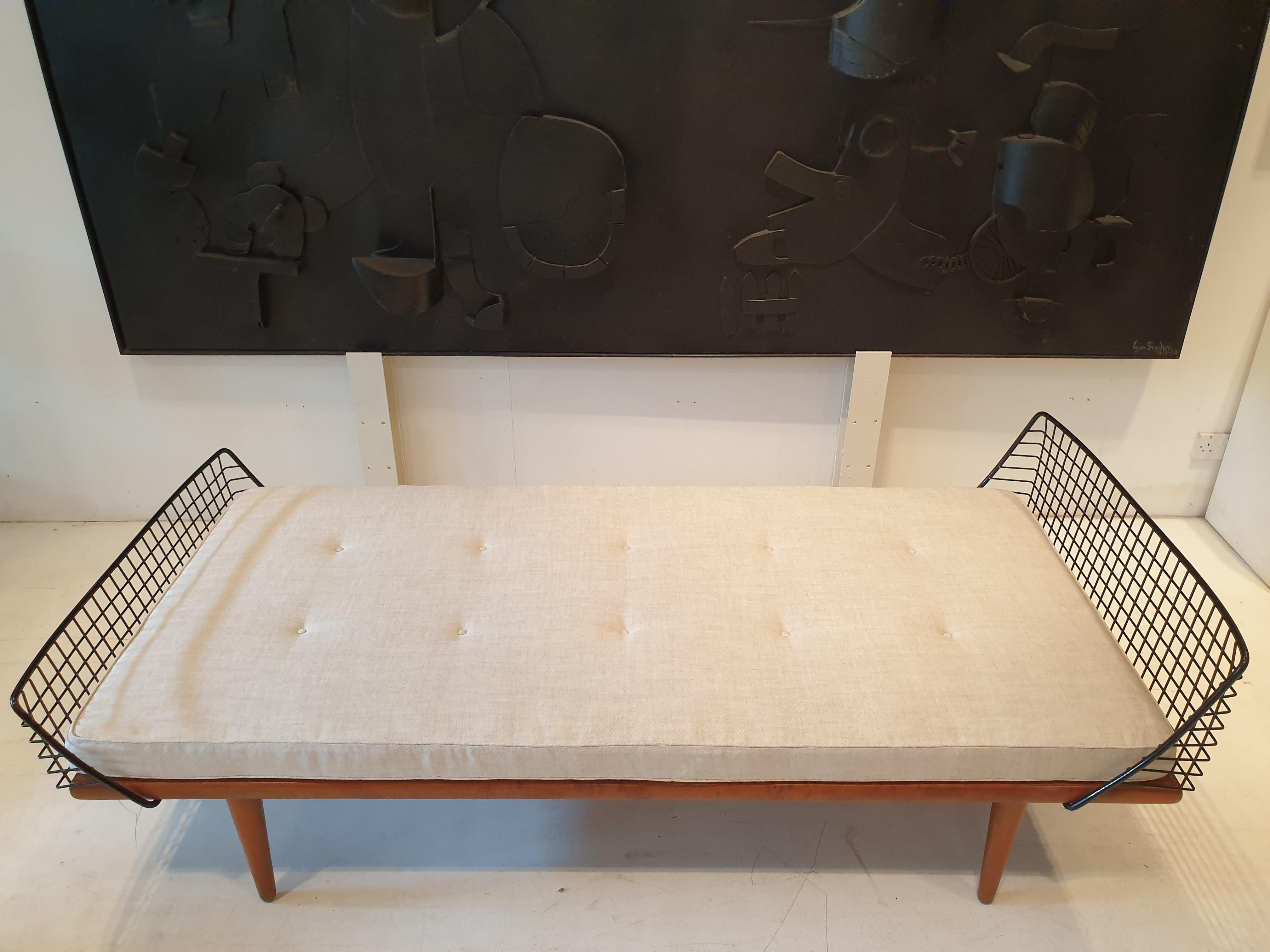 Modernes Tagesbett aus der Mitte des Jahrhunderts von NK Verkstader Nykoping, Schweden im Zustand „Gut“ im Angebot in London, GB