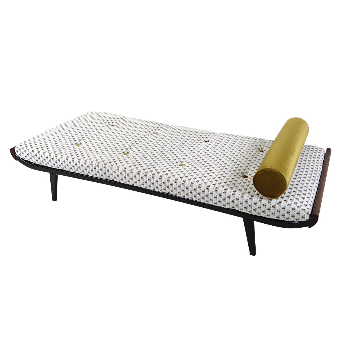 This daybed was designed by Dick Cordemeijer in 1954. It is a beautiful and typical example of Dutch design. The frame is made of black coated metal and the ends are made of solid teak wood. The cushion of course comes withe the bed and the mattress