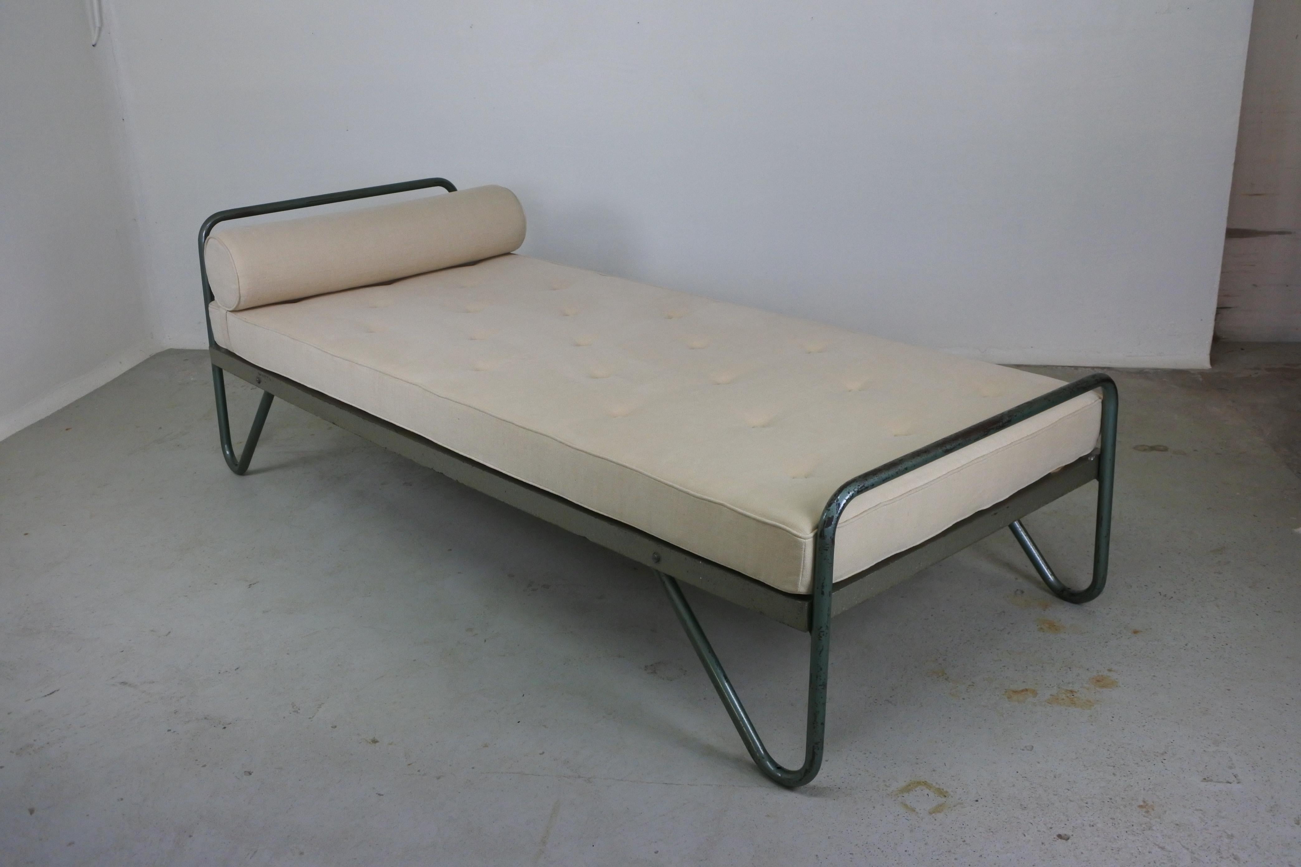 Mid-Century Modern Daybed in Tubular Steel Attr. to Jacques Hitier, France 1950s 4