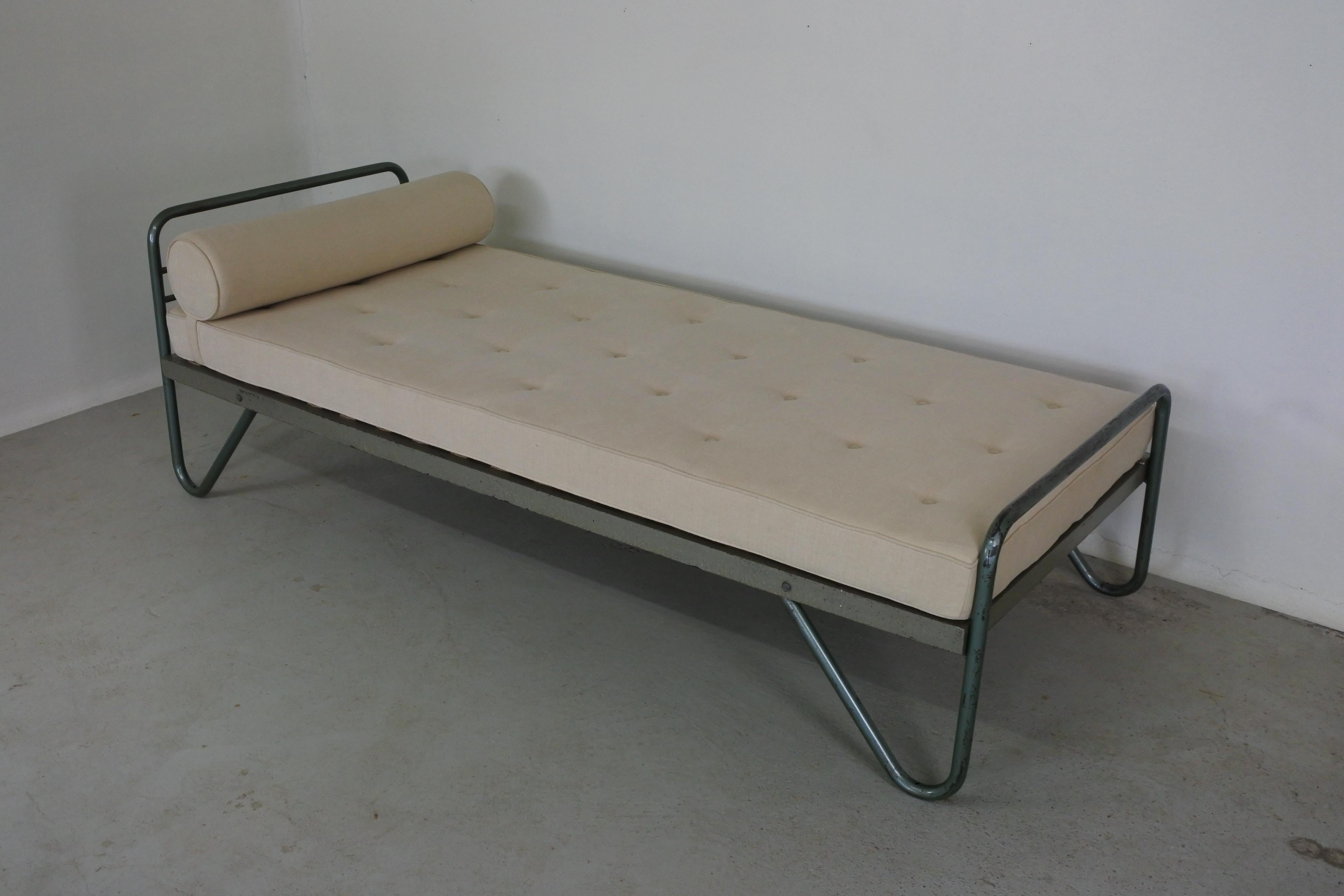 French Mid-Century Modern Daybed in Tubular Steel Attr. to Jacques Hitier, France 1950s