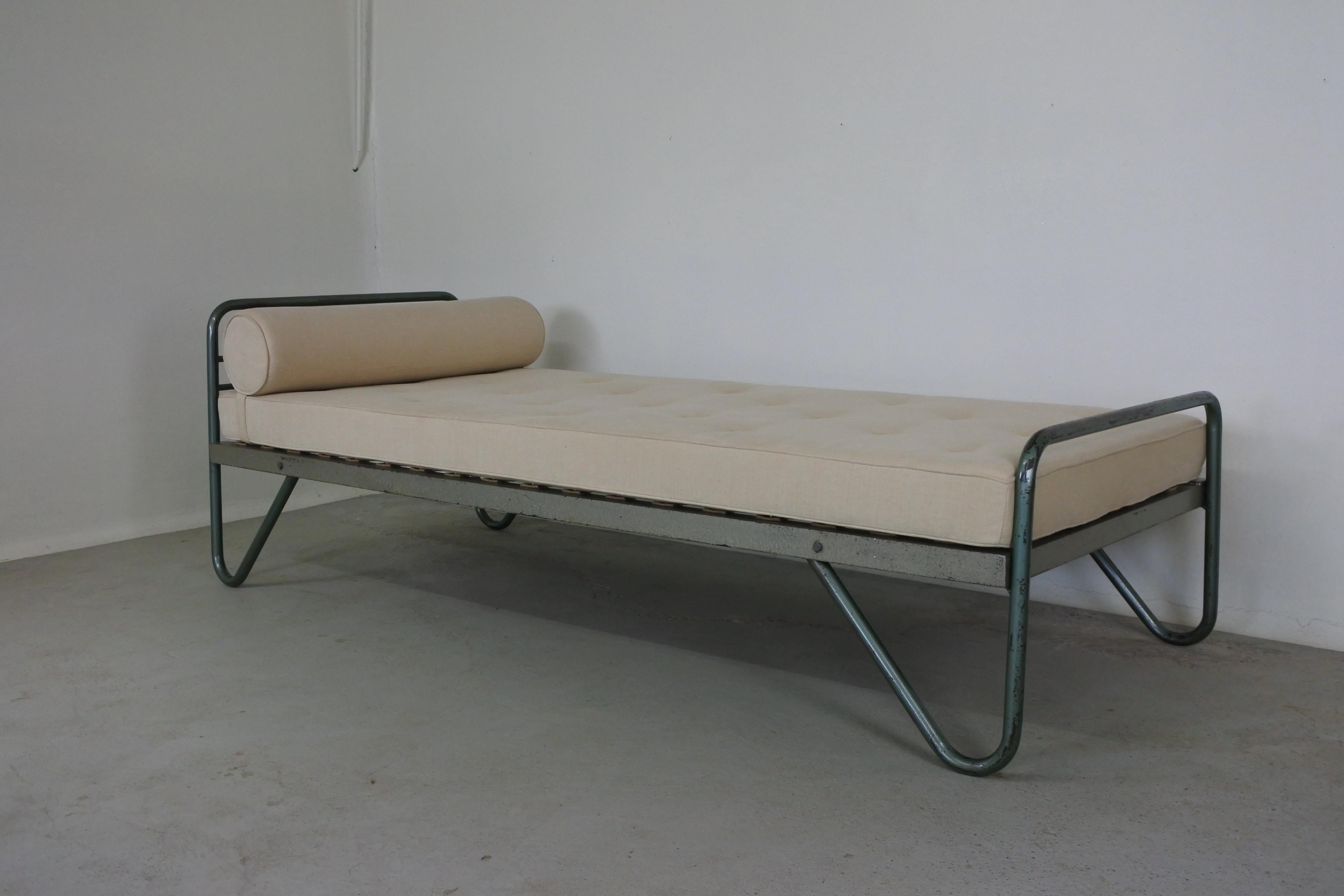 Lacquered Mid-Century Modern Daybed in Tubular Steel Attr. to Jacques Hitier, France 1950s