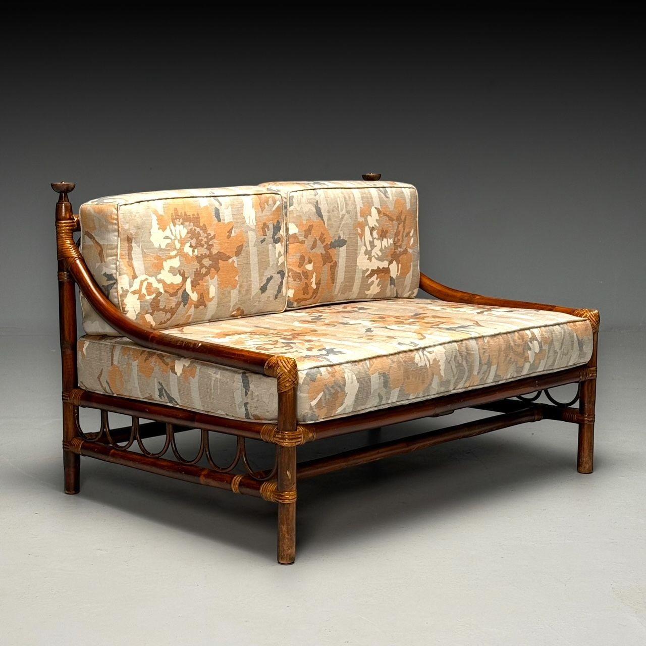 Moderno de mediados de siglo, Daybed, Sofá de dos plazas o Settee, Bambú, Caña, Madera, S. XX

Este sofá de dos plazas o sofá cama moderno americano de mediados de siglo, diseñado y fabricado en la segunda mitad del siglo XX, ejemplifica la mezcla