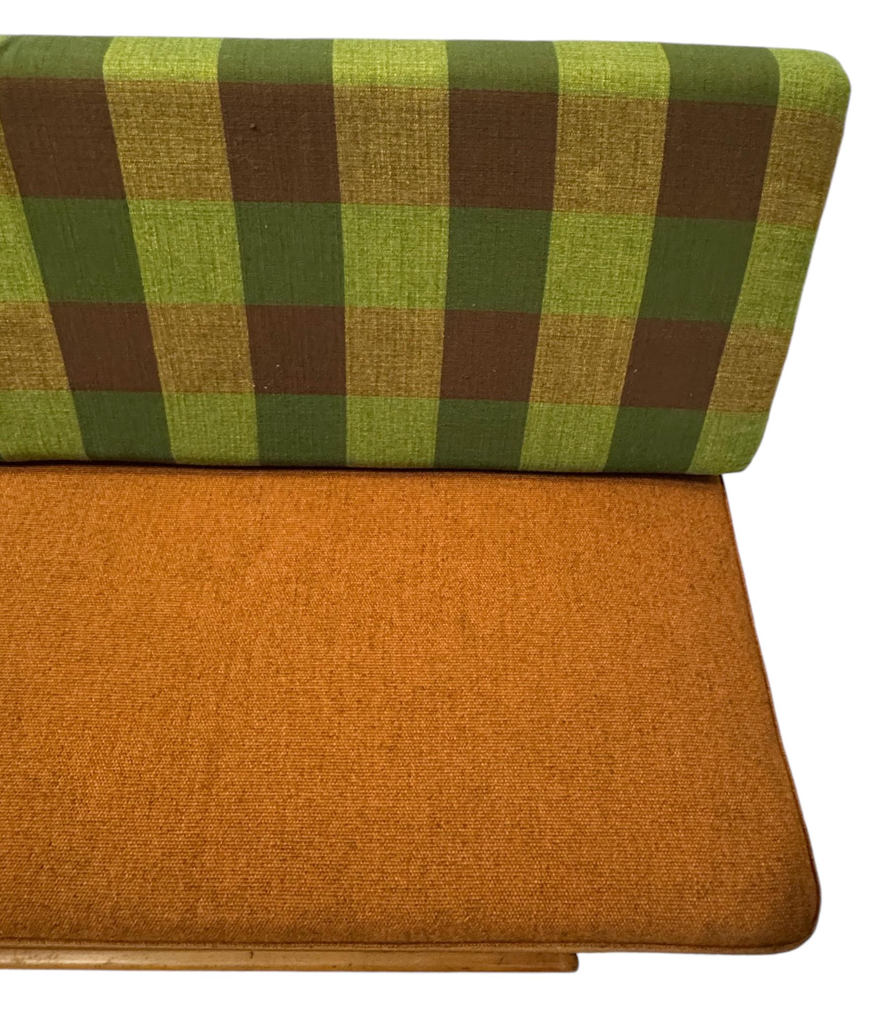 Sofá-cama moderno de mediados de siglo con tapicería original, años 60 en venta 1