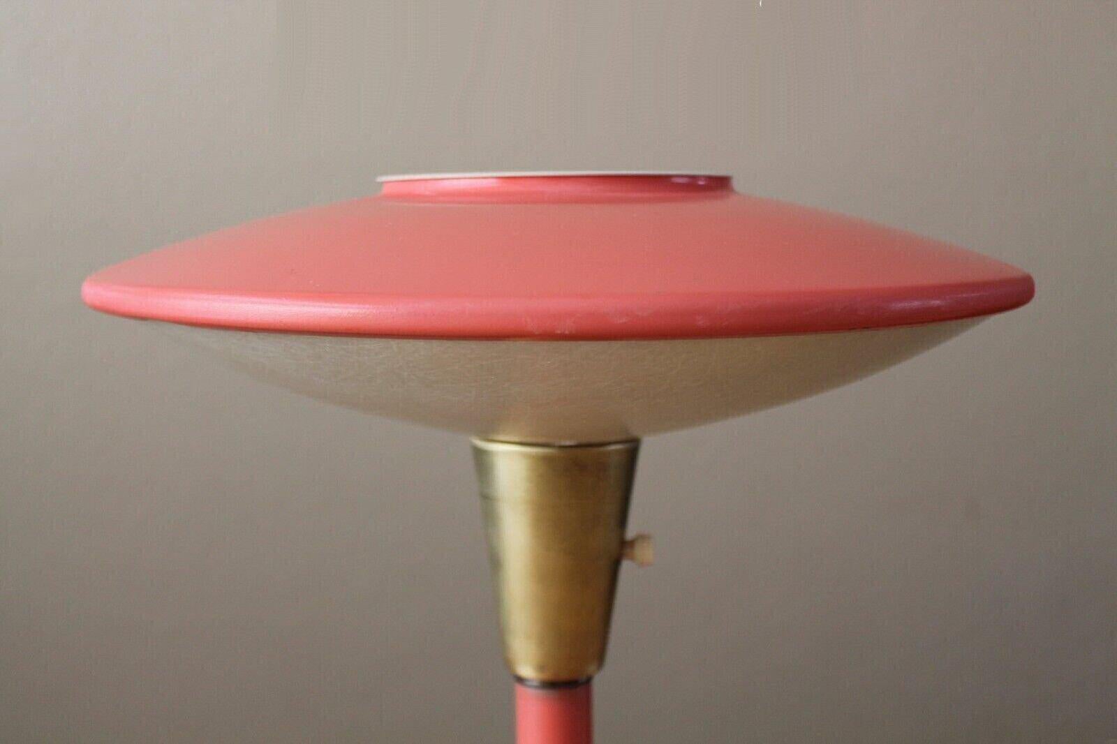 20th Century Mid Century Modern Dazor Saucer Desk Lamp. Atomic Age Lighting For Sale