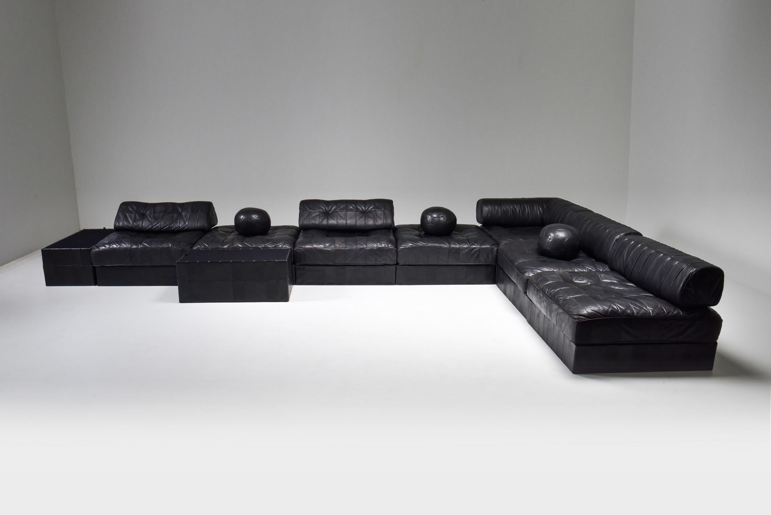 Mid-Century Modern De Sede Modular and Sectional Patchwork Sofa in Black Leather In Good Condition In Antwerp, BE