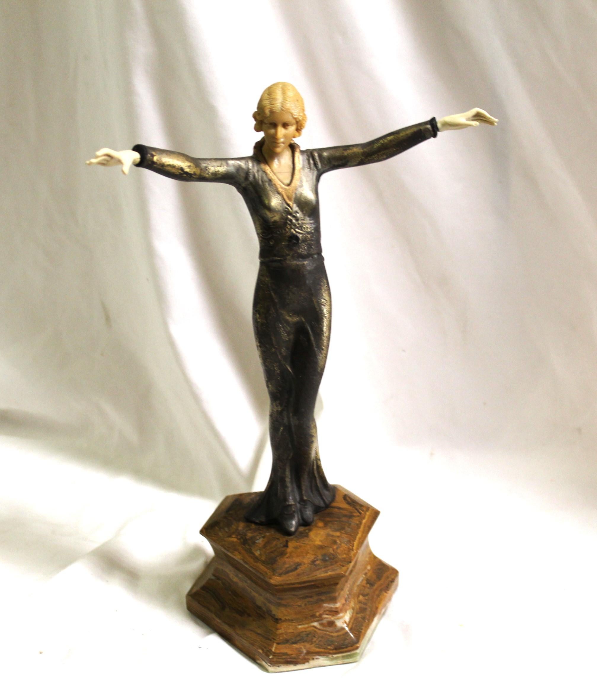 Mid Century /Modern Deco figurine For Sale 1