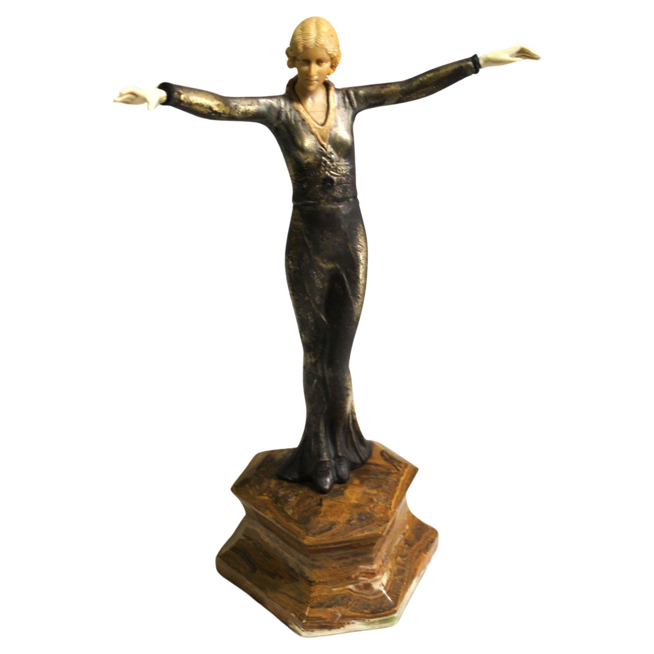 Figurine Mid Century /Modern Deco en vente
