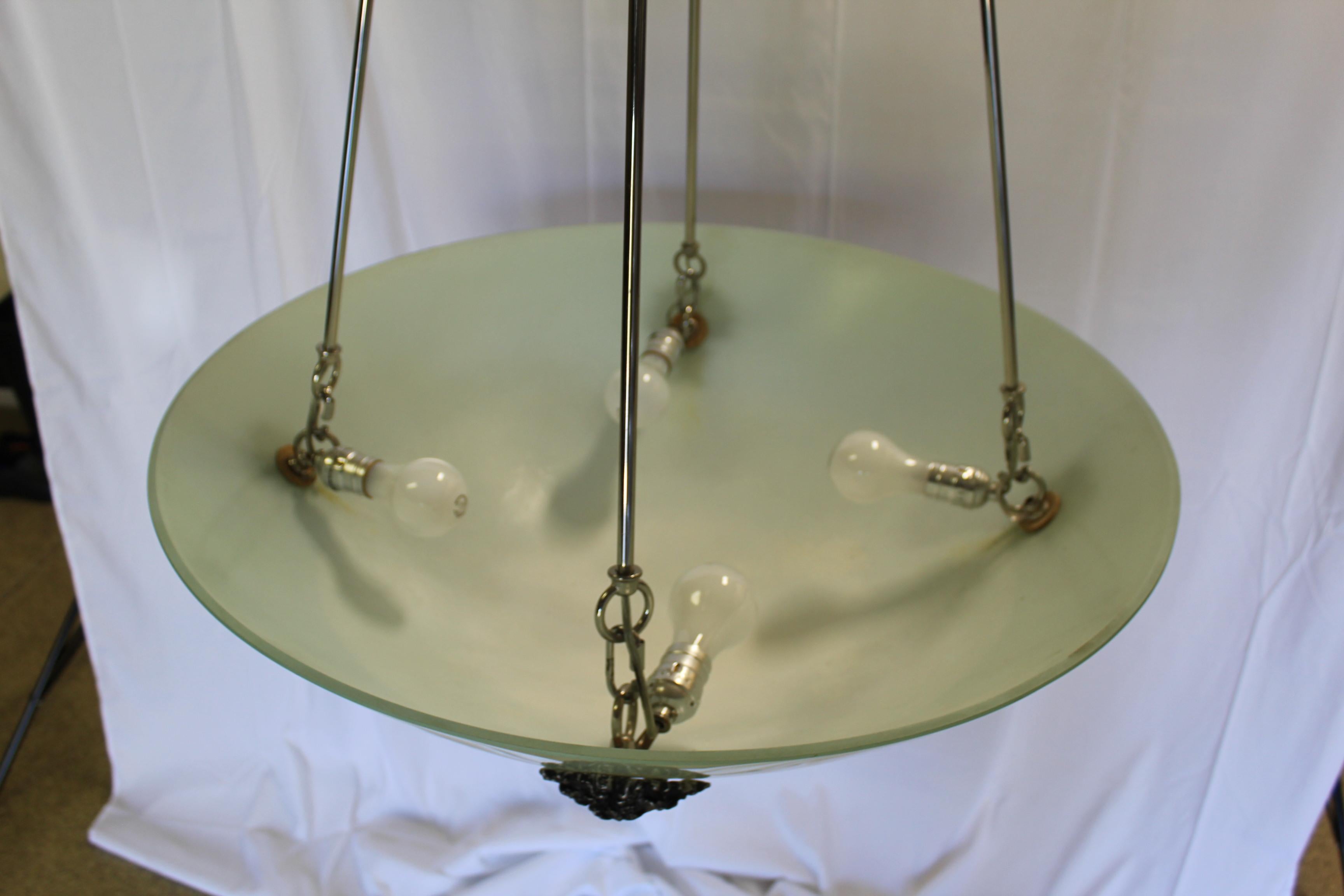 Mid-Century moderno Stile Mid-Century Modern /Deco  Lampadario in vetro, applicazioni in bronzo in vendita