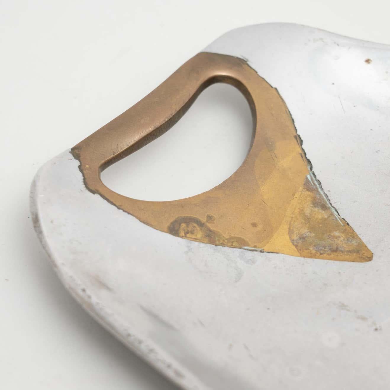 Dekoratives Modernes Metalltablett aus der Mitte des Jahrhunderts, um 1950 (Mitte des 20. Jahrhunderts) im Angebot