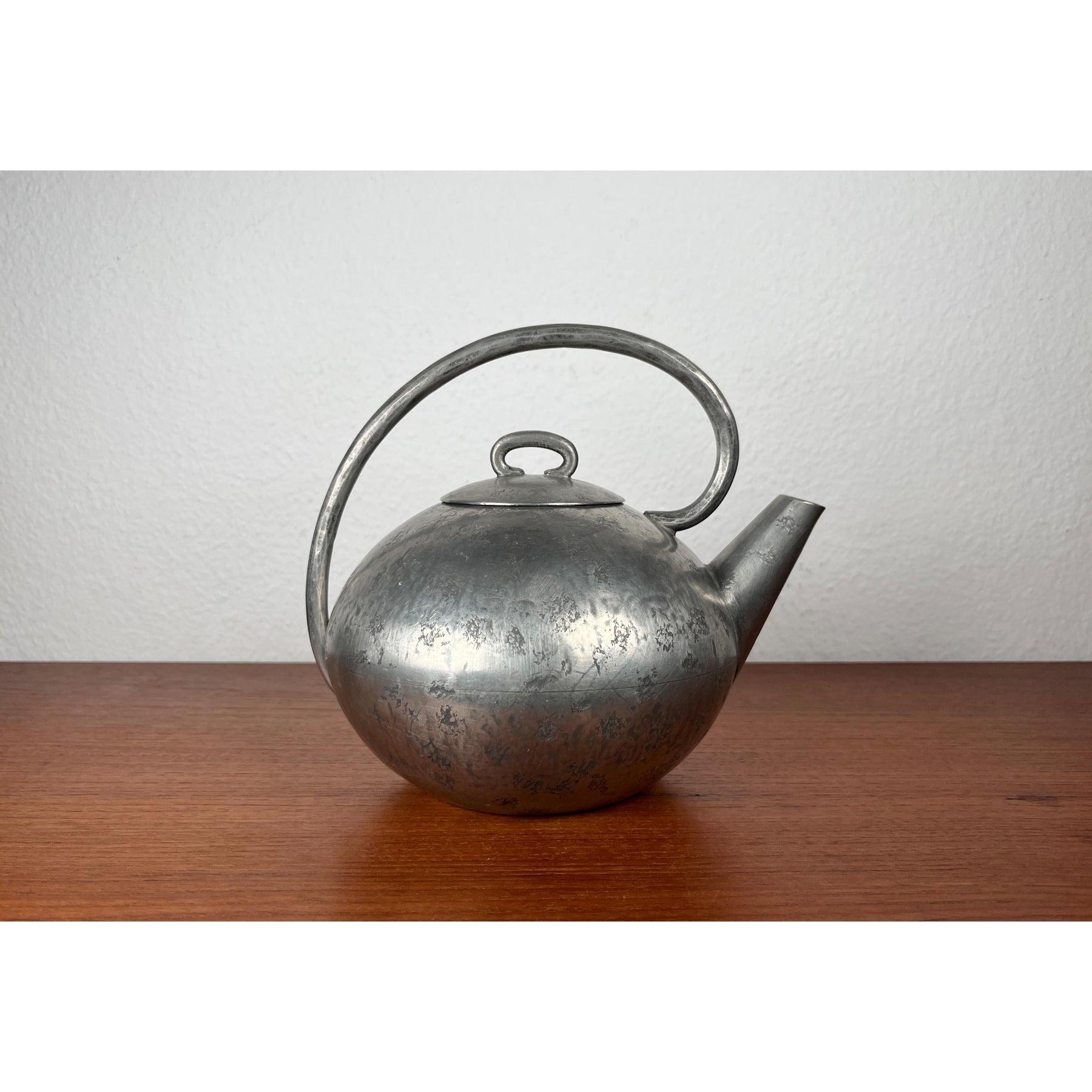 Norvegese Teiera decorativa in peltro di Skurdal Pewter, anni '60, Modern-Decor, metà del secolo scorso in vendita